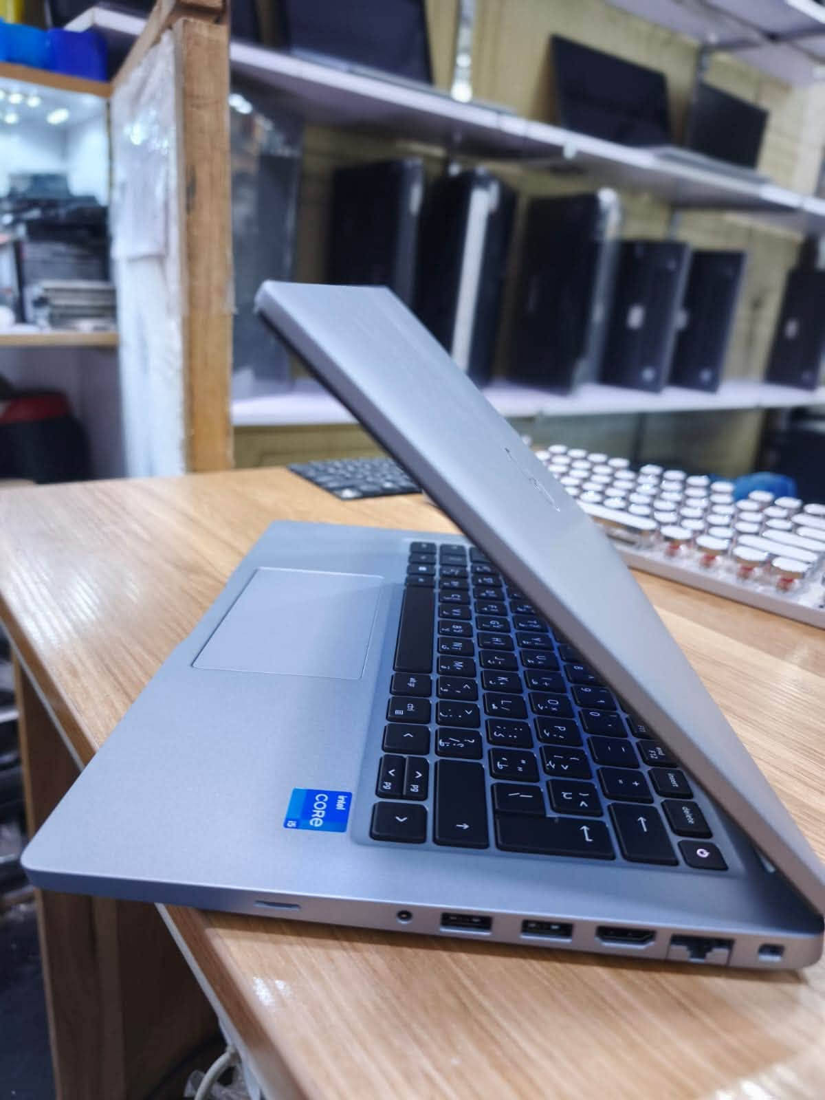 💻 لأنك مميز، تستاهل لابتوب مثلك 😎🔥
🔥 Dell Latitude – Core i5 الجيل 11 🔥

🔹 المعالج: Intel Core i5 الجيل 11
🔹 الرام: 8GB DDR4
🔹 التخزين: 256GB SSD ⚡
🔹 الشاشة: 14 إنج FHD
🔹 الدقة: 1920×1080
🔹 كرت الشاشة: Intel Iris Xe Graphics
🔹 الكيبورد: Backlit مضيء ⌨️
🔹 كاميرا: HD
🔹 Wi-Fi + Bluetooth
🔹 منافذ USB
🔹 منفذ HDMI
🔹 منفذ USB Type-C
🔹 قارئ ذاكرة SD
🔹 سماعات مدمجة 🔊
🔹 مايكروفون مدمج 🎙️
🔹 يدعم Windows 11
🔹 جهاز سريع وسلس بالاستخدام
🔹 الحالة: نظيف جدًا ✨

📚 مناسب للدراسة والجامعة
💼 مناسب للشغل والمكاتب
🌐 تصفح وبرامج وأعمال يومية
⚡ SSD يعطيك سرعة بالإقلاع وفتح البرامج

📞 للاستفسار والحجز: ***********
