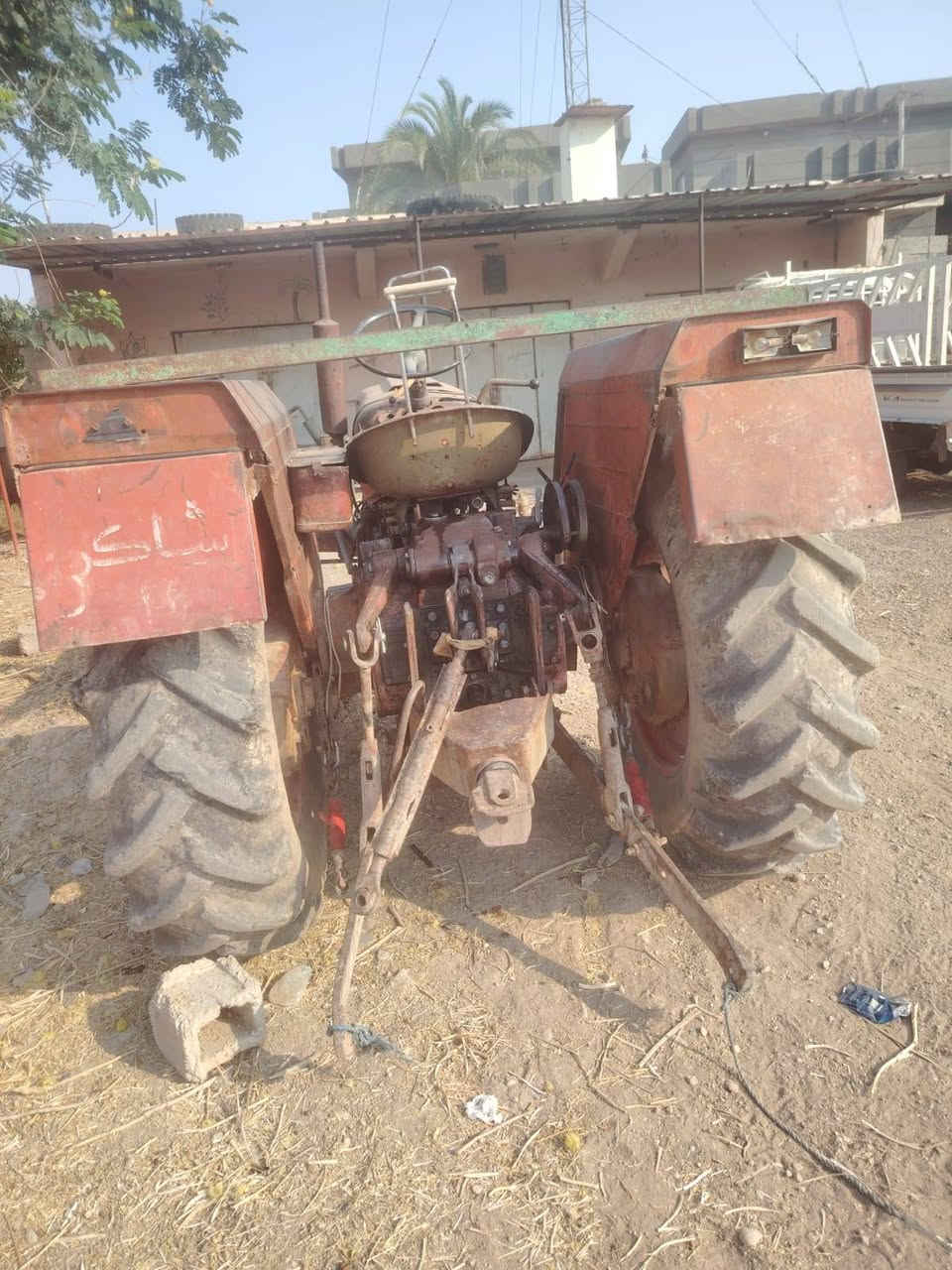 سلام عليكم عنتر للبيع موديل ٨٨ رقم وسنوية بدون تحويل نضيفة وجاهزة للعمل مكاني ديالى ناحية السعدية وهذا رقم صاحبة ***********
