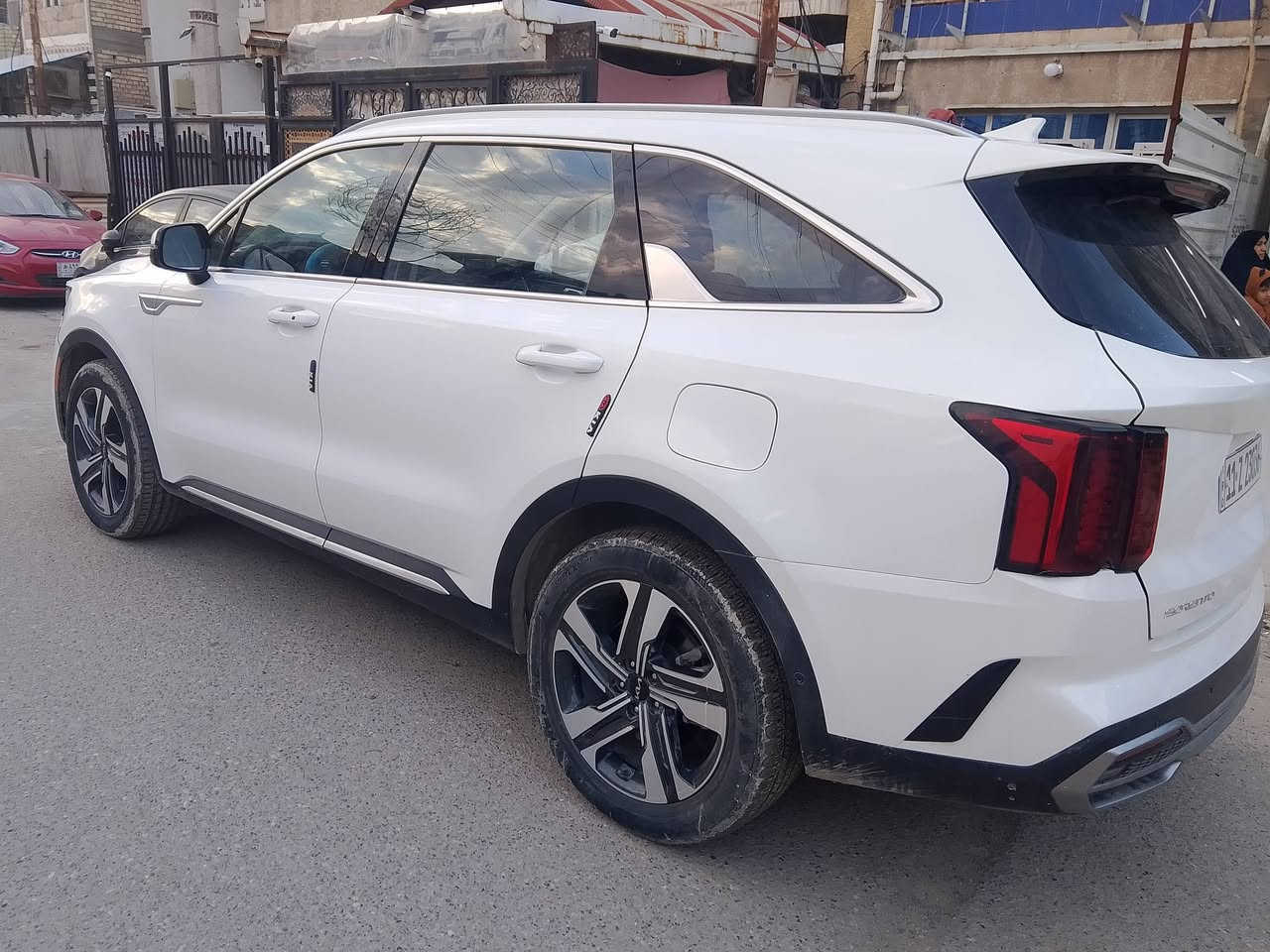سورنتو هايبرد 2023 وارد امريكي  رقم بغداد  7 راكب vip حادثها صندوق خلفي بدون ايرباك 
. بصمه تشغيل عن بعد . بصمة ابواب اشارة بالمري .  رادارات تحكم كرسي كهربائي  
ساید بريك اوتماتيكي  مقاعد جلد 
 4 وضعيات قياده . كير عادي و او تماتیك . اوتو هولد .  مانع انزلاق 
السعر  240 ورقة وبيها مجال  ***********
