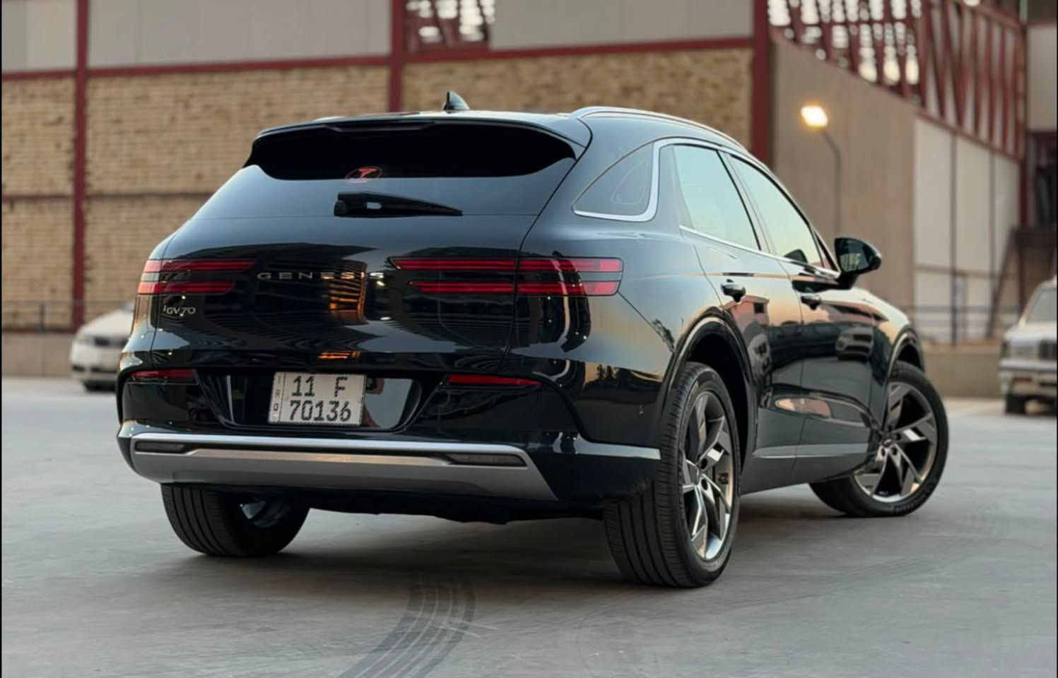 جينيسس Electrified GV70 Advanced AWD موديل 2024
كهربائية بالكامل
ماشية 22 ألف كم
فل مواصفات

💎ــسعر✅:: الــرد تلقائــي📮

دبل ماطور كهربائي
دفع رباعي AWD
قوة 485 حصان
بطارية 84 كيلوواط
مدى يصل إلى 490 كم بالشحنة
شحن سريع من 10% إلى 80% خلال 18 دقيقة
نظام دفع رباعي ذكي
نظام تعليق متكيف إلكترونيًا
قيادة شبه ذاتية
مثبت سرعة متكيف
تثبيت ومساعدة المسار
رادارات أمامية وخلفية وجانبية
كاميرا 360
حساسات شاملة
نظام أمان متكامل
سقف بانوراما مزدوج
داخل جلد فاخر
كوشنات كهرباء
مساج كوشنات
تبريد وتدفئة كوشنات
شاشة رقمية 14.5 إنش
نظام صوت Lexicon
شحن لاسلكي للهاتف
تكييف منفصل رباعي
إنارة داخلية محيطية 64 لون
مرايا جانبية كهربائية
صندوق خلفي كهربائي
إضاءة ليد أمامية وخلفية
مقصورة فخمة وعزل ممتاز
وباقي مواصفات فئة Advanced
حالة السيارة:
وارد أمريكي
الضرر قطعة واحدة فقط
تبديل بنيد أصلي بلادي
رقم بغداد تحويل مباشر
مكان السيارة: بغداد

رقم التواصل::

*********** 
واتساب واتصال
