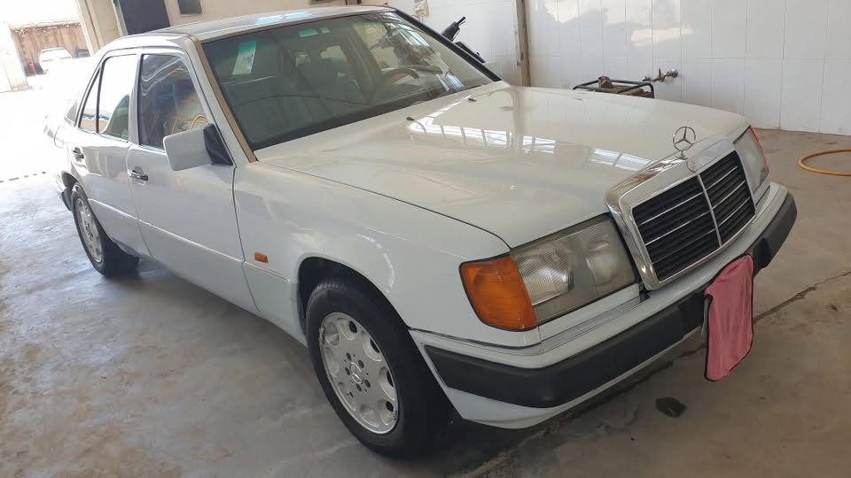 مارسيدس دب موديل (90)
رقم بغداد تريد مداور تريد وكالة
قواعد وبرانكيتات بلاد بدون تعمير
تبريد شغال وتخم تاير وحدادية جديده 
محرك بطة ثنين ونص ديلكو صار شهر من شاد المحرك
السعر (٤٤ ورقة) وبيها مجال بسيط
رقم الهاتف .  ***********
