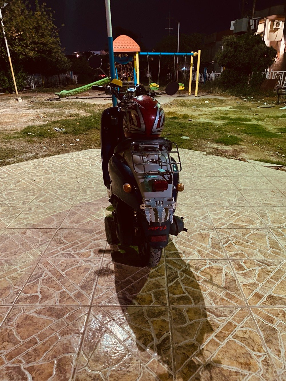 فينو • نثية • مكاتبه