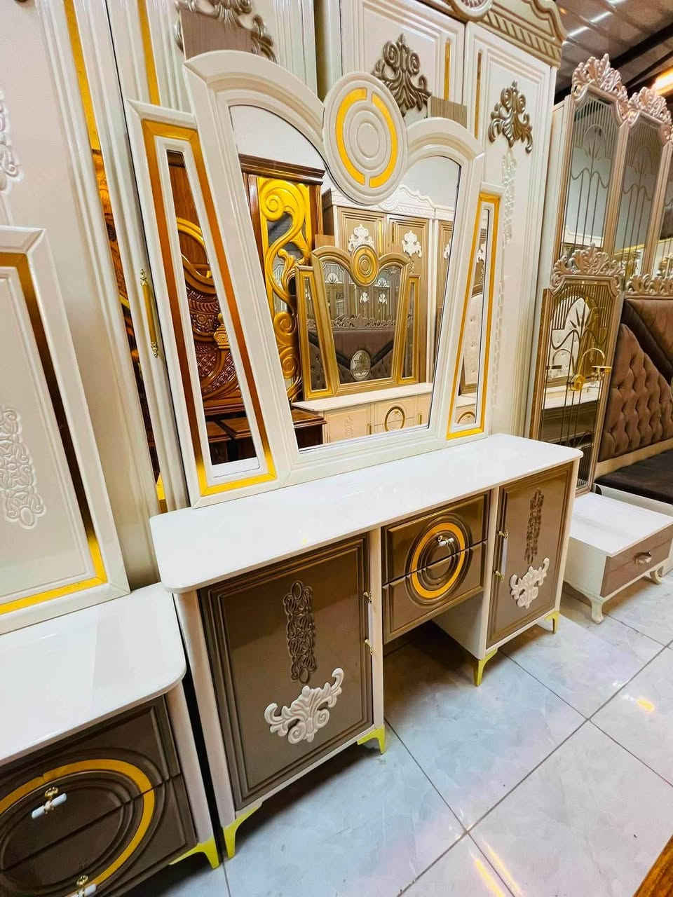 غرفه صاج عراقي صاج داخل وخارج 🇮🇶
البوب سينسي
جديدة غير مستعملة 
صبغ حراري  
السعر . مليون و750 
شد ونقل داخل بغداد مجاني محافضات بكروه
التواصل واتساب ‏‪***********‬‏
