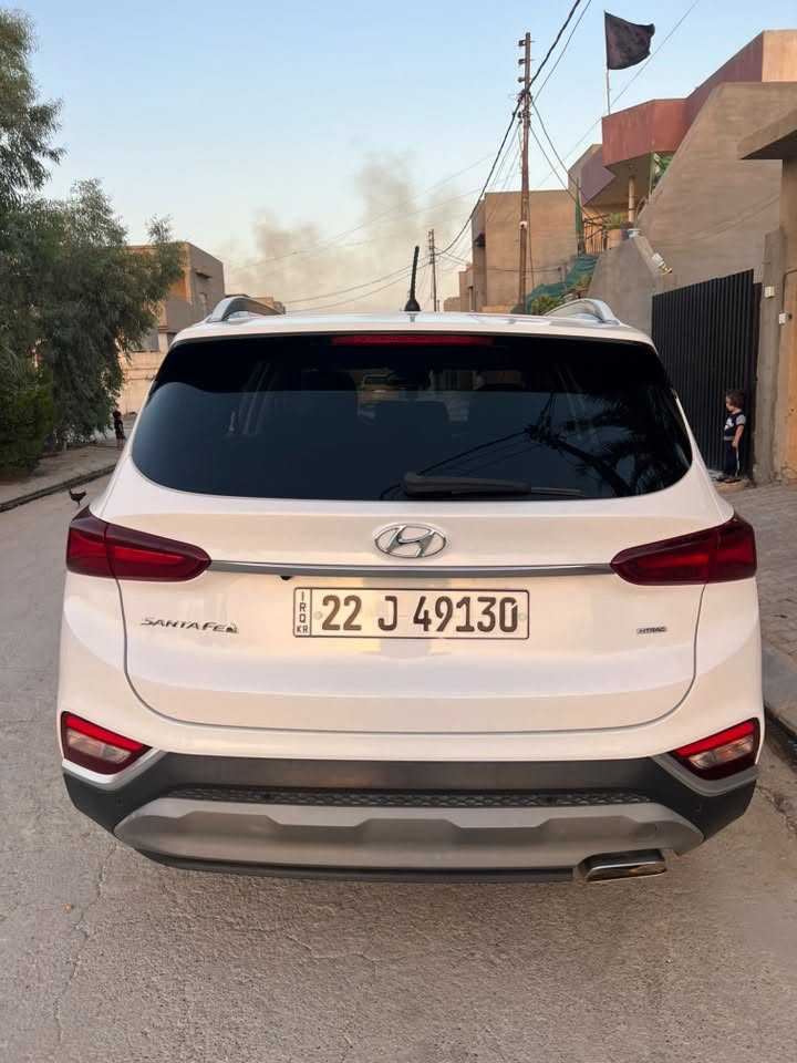 سنتافي موديل 19.         حجم 2400 شرط  محرك ما مفتوح رقم أربيل موصفات فول ماشيه 104   7راكب 3قطع تبريد    السعر 190 وبيها مجال  حادث داخل العراق كما موضح بالصوره 
***********
