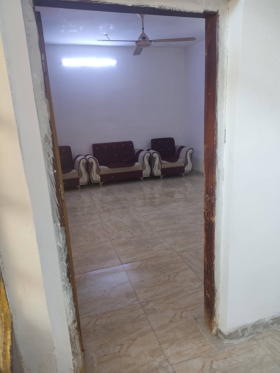 السلام عليكم دار للبيع طابو زراعي سند 25 مساحه 150 متر واجه 8 ونزال عشرين قرب مستوصف التحدي في زراعي السيد غرفتين نوم وباقي تفاصيل اكثر تفضل خاص او اتصل بل رقم ***********
السعر 73
