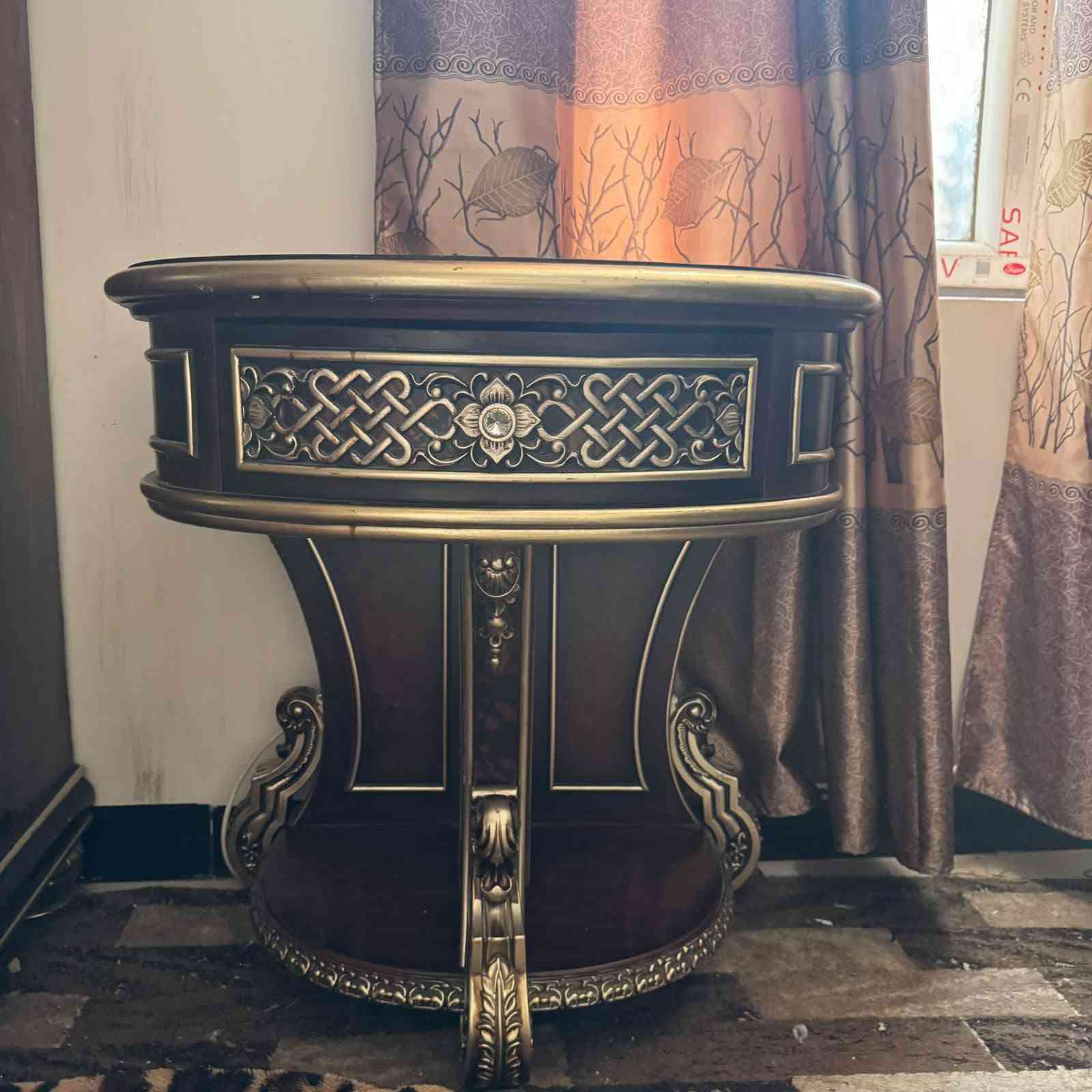 للبيع وياهن خلفة سيراميك

نص مكتوب في الصور:
- *********** خلفة سيراميك فقط يشتغل محافظة كربلاء