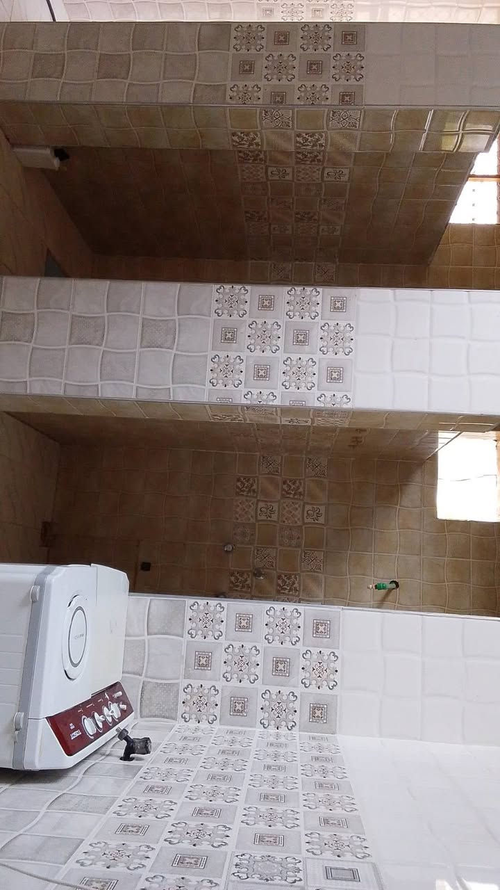 المحاويل البعلوان البو محيسن السعر 58 وبي مجال
الف متر سند 25 

مساحه بناء 250 

سنه البناء 2025 و

اجهيه البيت كامله لبيت لبخ داير مدايره مكمل 

البيت ناقصه فقط بورك كهربائيات مسويها فقط شد  اضويه وهايههيه

غرفتين كبار مطبخ 7 امتار هول 7 امتار مجمع صحيات كامل مكمل 

كهرباء ذهبي 

مي واصل لبيت منطقه حلوه ومريحه لسكن وخدمات كامله 

البعلوان قرب ملعب كرار  فرع المطعم 

منطقه متوفره بيها مدراس روضه مطاعم محلات مستوصف 

عياده تمريضيه ‏‪***********‬‏
