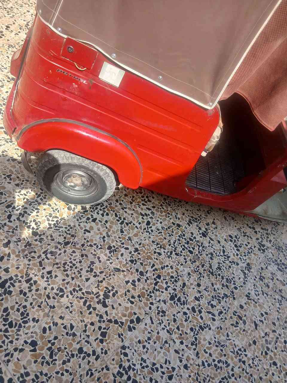 تكتك موديل 20 رقم سنويه رقم بصره. راعيه بلعماره عده وكاله عامه  تحويل مشروع وطني تكتك جاهزه  سعره. 5500. وبيه مجال. الشراي.  عنواني عماره.  حي شرطه.       ***********
