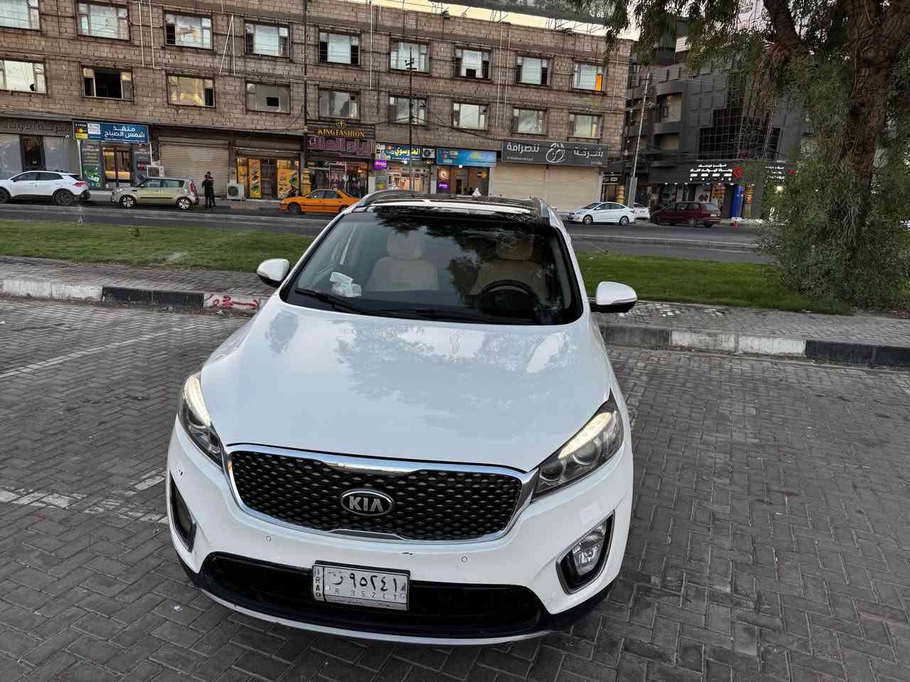 كيا سورنتو 2017 رقم بغداد بأسمي خليجي ستة سلندر v6  7 راكب 3 قطع تبريد فول مواصفات بنوراما مري شفط شاشة جبيرة مري شفط حساسات تخم تاير جديد حدادية جديدة باتري جديد بيها صبغ قطع ابيع حزام مكان السيارة كربلاء 
*********** كربلاء, العراق
