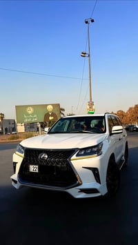 للبيع لكزز كورو موديل 2019 لون ابيض مغلفة ppf ماشية 72,000KM رقم شمالي...