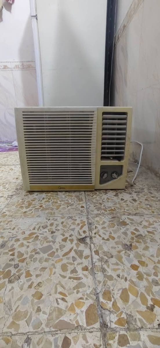 السلام عليكم مكيف 1 طن غاز 22 ار تبريده ثلج العنوان نجف حي ميسان السعر 175 شرطه بروده ثلج
