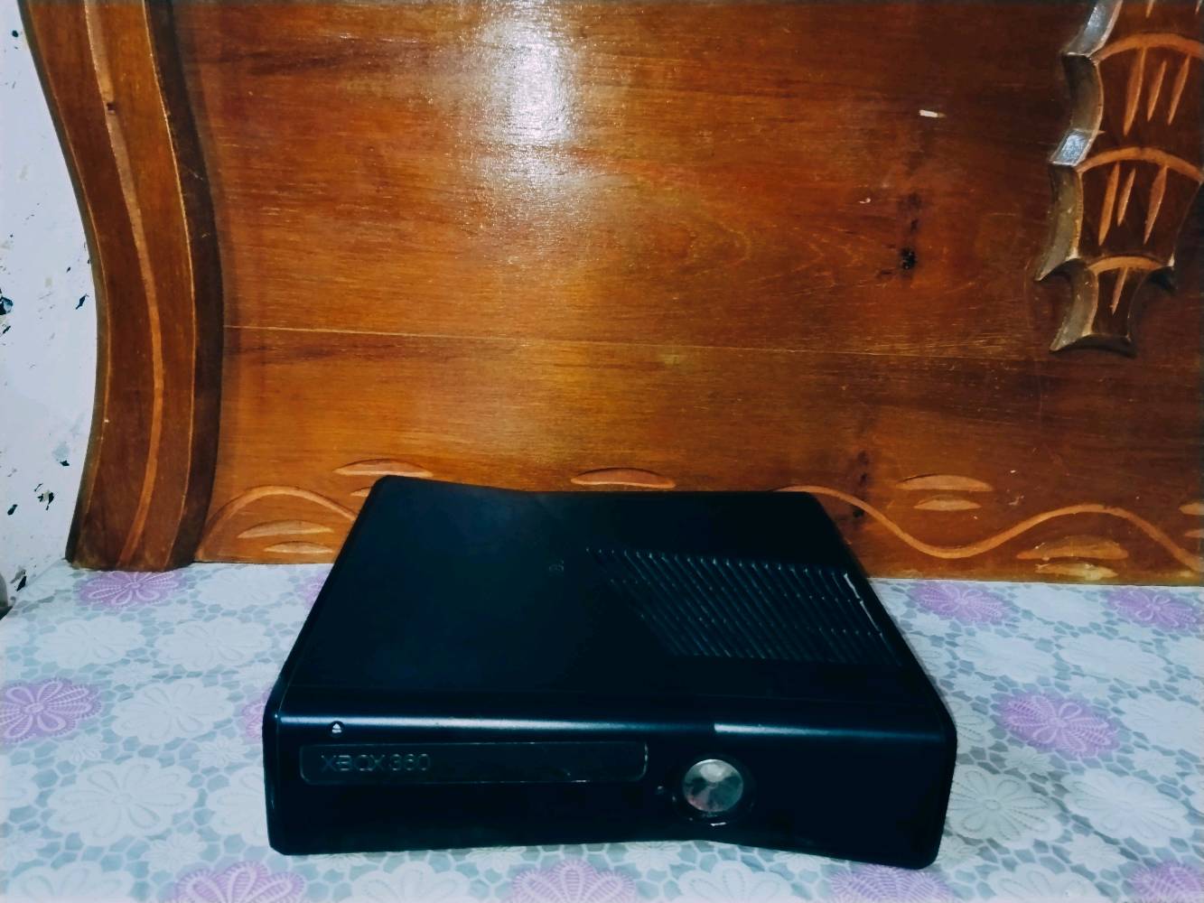 بلي اكس بوكس360 مستعمل نظيف جدا مع جوستك اثنين 69 لعبة شغال 100بال100 يرجى أن يكون التواصل عن طريق الواتس آب
ممكن توضح الموديل بالضبط مال الاكس بوكس 360؟ (مثلاً سليم/فلا/سليم إي ... إلخ): 
سليم 
هل يجي ويا الجهاز الشاحن والأسلاك كاملة، وبي علبة أصلية لو لا؟: 
يأتي بكامل التفاصيل
الـ 69 لعبة شنو أسماء/نوعياتها؟ ومخزنة على هارد لو ديفيدي؟: 
مخزنة على هارد
وين مكانك بالضبط بالإصدار/المنطقة حتى المشتري يعرف يستلم يد بيد؟: 
ديالى بعقوبة قرب الجوبة 
شنو السعر النهائي؟ وهل تقبل تفاوض لو السعر ثابت؟: 
سعر ثابت