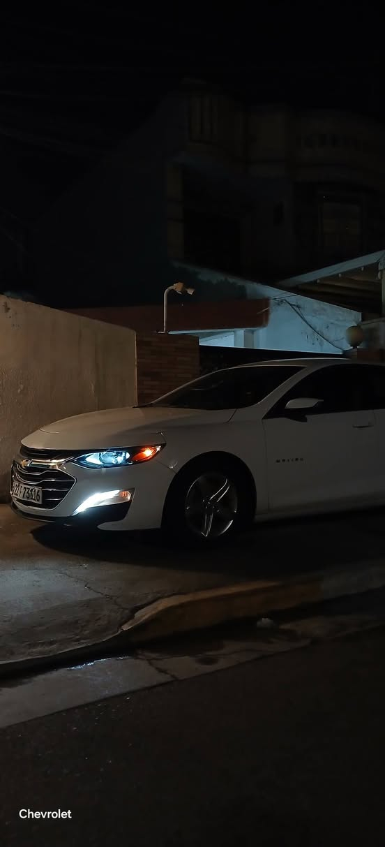 شيفروليه ماليبو 2016 LS 
​المواصفات الأساسية:
المحرك ٤ سلندر 1.5 توربو 
الكير 7 نمر CVT
​الفئة: LS أقل فئة 
​الممشى: 64 ألف ميل فقط
​المحرك والكير والتبريد: بشرط الفحص
​تفاصيل والضرر 
​ قطعتين تبديل + تعديل بارد على حافة البنيد
​ بيه بعض شخوط  شخوط ورصعات بسيطة  
​السعر والتفاوض:
​السعر المطلوب:  104ورقة 
​ وبيه مجال للشراي
​للتواصل والاستفسار:
​مكان السيارة بغداد
​رقم الهاتف*********** واتساب فقط

