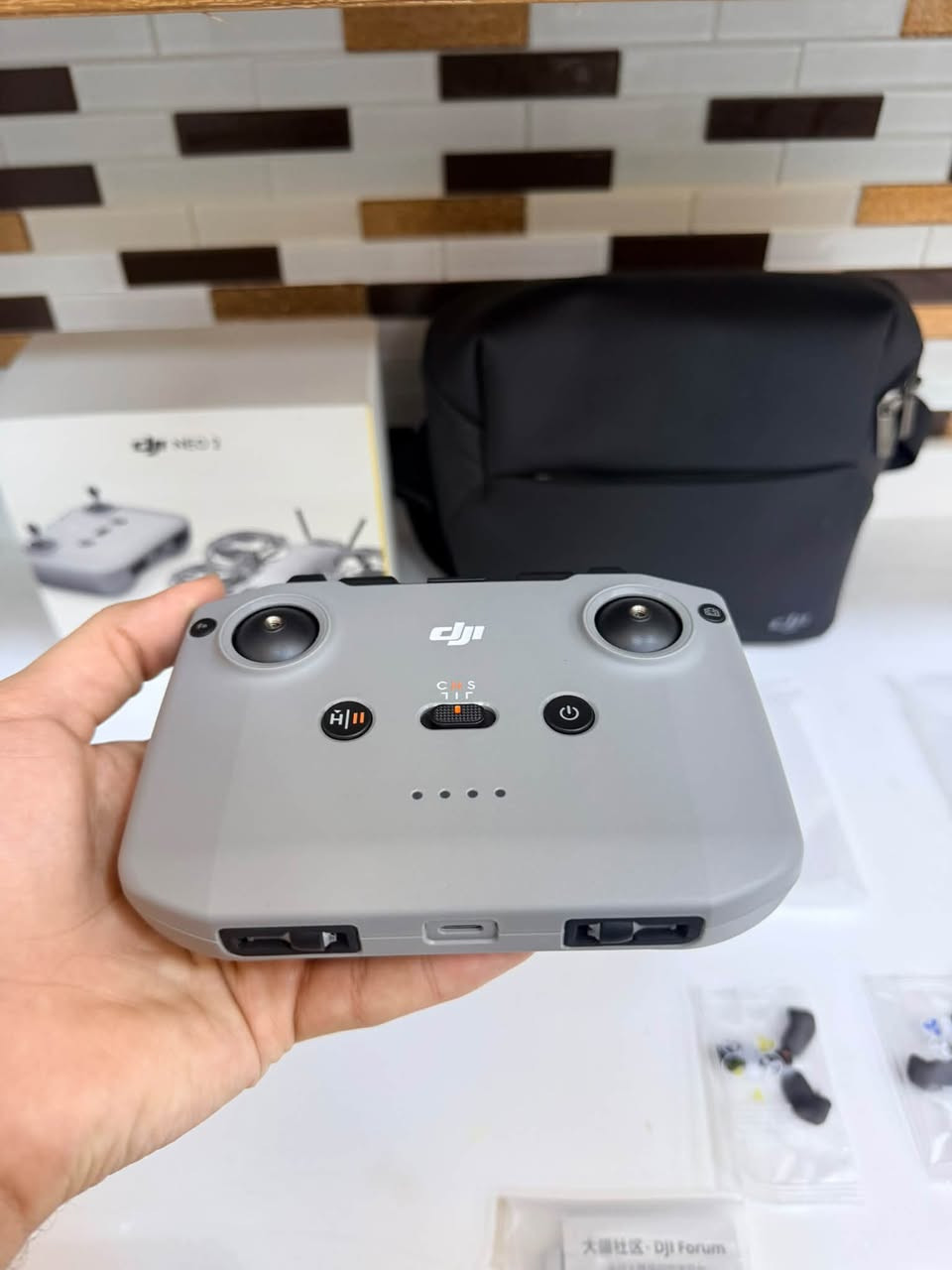درۆنی (dji neo 2) کەپس تەنها تێست کراوە هەموو پارچەکانی لەگەڵدایە + جانتای ئۆڕجیناڵ (dji) (٩٠٠،٠٠٠) نۆسەد هەزار کێ ویستی نامە بنێرێت(***********)
