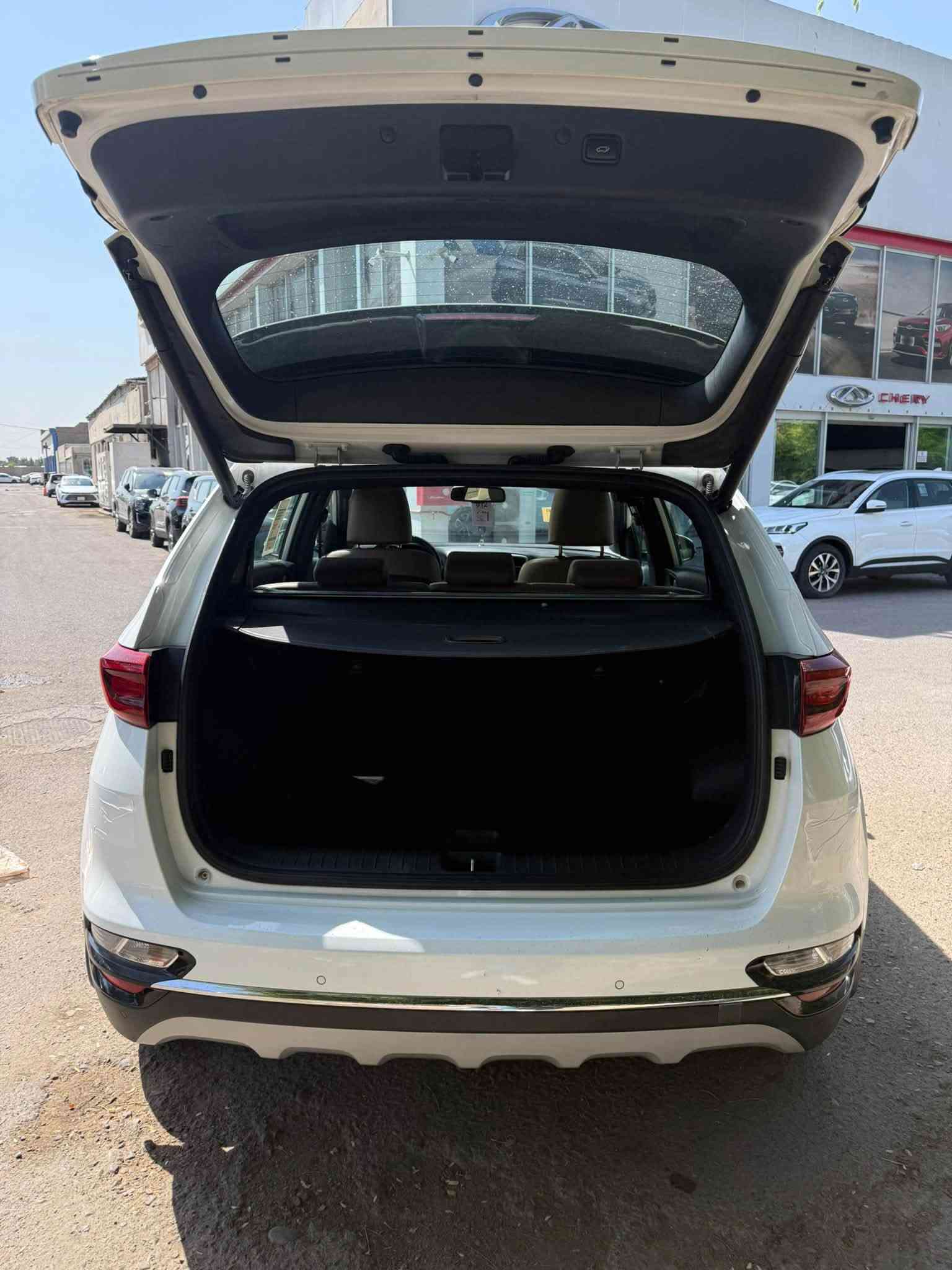 بسم الله الرحمن الرحيم 

كيا سبورتج 2019 شكل 20 فول مواصفات اعلى فئه مواصفات Gt line ماشيه 60 الف مكفوله كفاله عامه حتى الدعاميات عدا رصعه صغيره مال شارع مسحوبه BDR و السونار مرفق مع الصور وباقي السياره كفاله مكينه مكفوله وكير مفتوح السياره بحاله الزيرو السياره رقم بغداد باسمي 
 مواصفات 🤩 :
بانوراما ✅
كرسي كهرباء 🪑
جنطه كهرباء⚡️
دخول ذكي ✅
تشغيل عن بعد 🚀
ويل حجم ١٩ 🚗
داخليه لون بيج  
لايت + بك لايت لد 🔦
نقطه عمياء 👉🏻
اشيار في المرايا + مرايا كهرباء 🚨
اربع انضمه قياده eco/normal/smart/sport☠️
حساسات اماميه 
حساسات خلفيه
كاميرا خلفيه 📷
شاشه اصليه نفكيشن 📍
لد نهاري 
محرك ٢٠٠٠ دوش 
تحكمات ستيرن ✅
قطعتين تبريد ❄️
سايد بريك كهربائي ⚡️
اوتو هولد 🔥
تثبيت مسار 😍
شباك بيانو بلاك 🖤
كشافات ضبابيه 🚨
شفتات ستيرن
شاحن واير ليس 🔌
تبريد شاشه ❄️🧊
هواي بعد مواصفات مامذكوره 👍🏻🏎️
مكاني بغداد
سعر السياره 💸 188 ورقه وبيه مجال 
 ☎️ ***********
