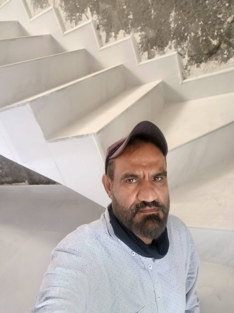 خلفه سيراميك متفرغ حاليا ارضيات مرمر كرانيت لوح واجهات درجه وتشغيل كافه انواع السيراميك  هذا رقم ***********
