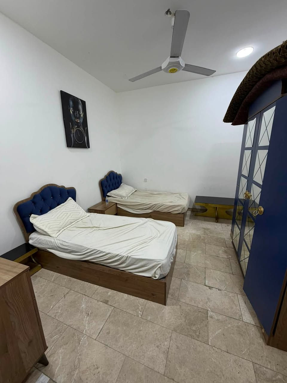 🏡 شقة طابق أرضي معزولة للإيجار
مؤثثة بالكامل، غرفتا نوم، صالة، مطبخ، وحمام.
📍للإيجار في المنصور
📞 ***********

