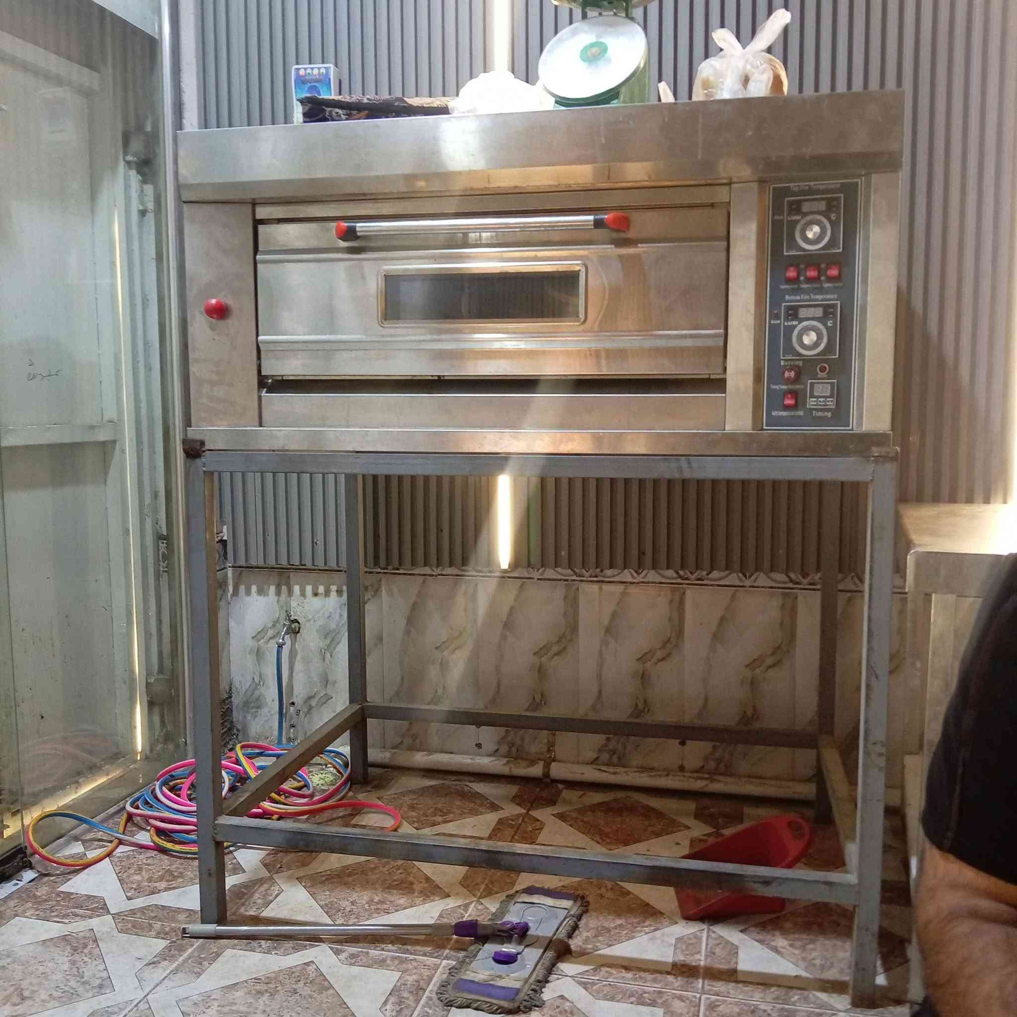 فرن بيتزى نضيف مستعمل شي بصيط رقم***********
