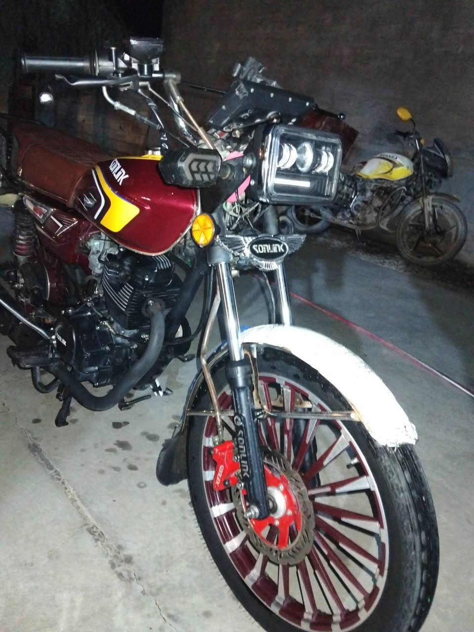 السلام عليكم.
من رخصة الادمن 
دراجه سولنك للبيع 
محرك 200cc
موديل 25
نضافه خير من الله وسبانه ماممدود عليها 
بيها اوراق ومنفيس وشرط ختومات اصليه
تشغيل نگره سلف. وبصمه تشغيل عن بعد 
السعر 900وبيها مجال كلش بسيط 
التواصل او الاتصال ***********
مو شراي وبس تعامل اترجاك لاتعلق ولاتتصل 
تحياتي للجميع
