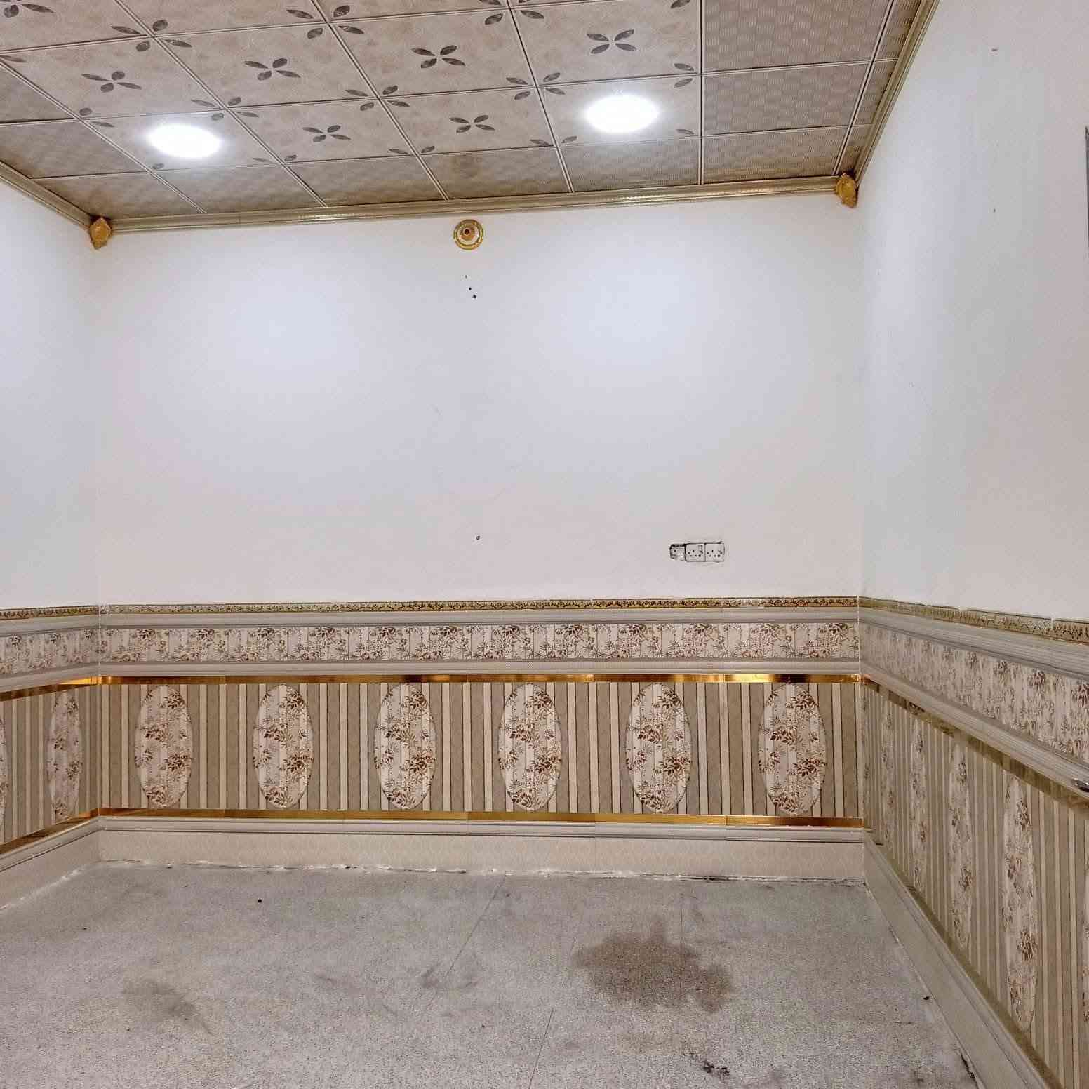 السلام عليكم بيت للبيع 150متر زراعي سند 25حي الحسن العسكري دوانم لازم قرب مدرسه الحشد يم المولده الثانية بيت طابقين بي غرفتين جوه وغرفتين فوك صاله واستقبال ومطبخ داخل الجهد الهندسي المنطقه كافه الخدمات ***********
