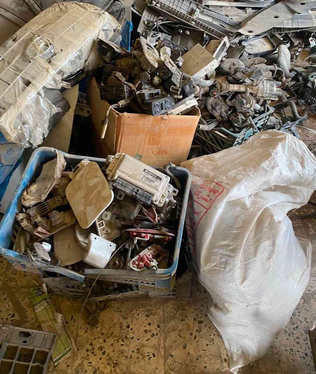 السلام عليكم متبقي اغراض حاوية كوري البيع سعر مناسب جدا بعقوبة للاستفسار ***********
