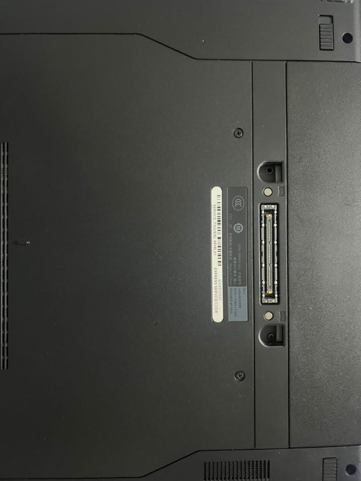 💻 لابتوب Dell Latitude E5430 بحالة ممتازة للبيع 💻
جهاز عملي وقوي من الفئة المكتبية (Latitude) المعروفة بتحملها العالي وجودتها الممتازة، مناسب جداً للدراسة، العمل المكتبي، والتصفح.
✨ المواصفات الفنية:
 الماركة والنوع: Dell Latitude E5430
 المعالج (CPU): Intel Core i3
 حجم الشاشة: 14 بوصة (14.0" HD)
 الذاكرة العشوائية (RAM): 4 جيجابايت
 لوحة المفاتيح: تحتوي على الأحرف العربية والإنجليزية الأصلية
⚙️ مميزات إضافية:
 جسم كلاسيكي متين ومقاوم للاستخدام اليومي
 يحتوي على جميع المنافذ الأساسية وتوصيلات الـ Docking
 كمرة وميكروفون مدمجان للمحاضرات والاجتماعات أونلاين
📍 حالة الجهاز: شغال وبحالة جيدة جداً (جاهز للاستخدام) ،،،، السعر 75،000…. العامرية … واتساب ***********
