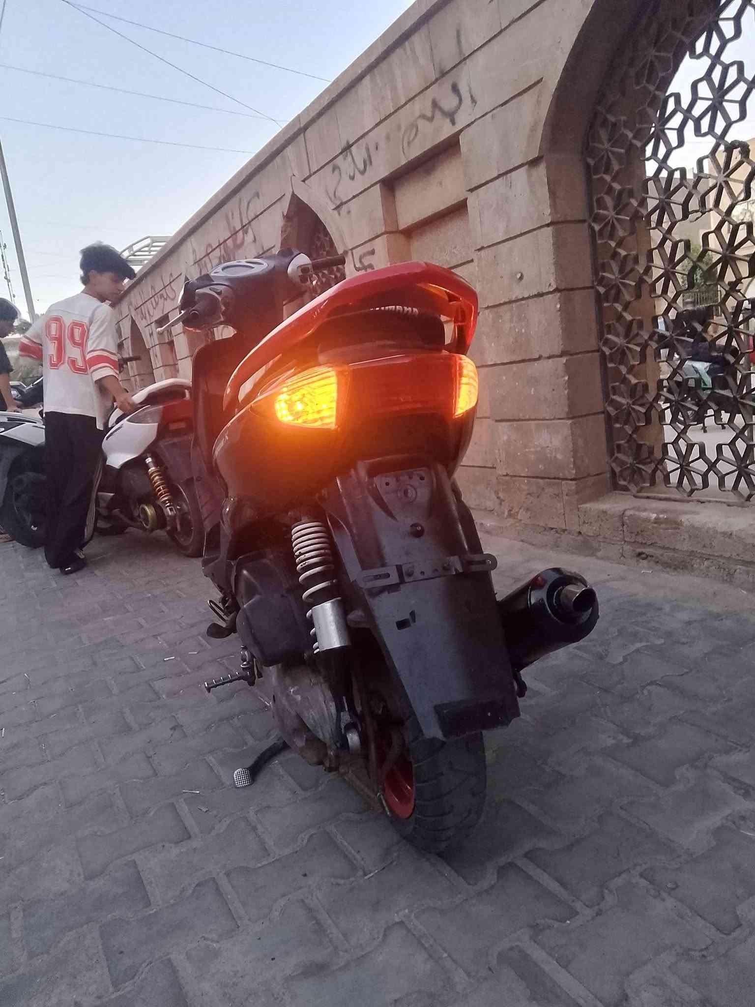 معلومات بـ اول صوره

نص مكتوب في الصور:
- سلام عليكم سكنس نثيه كلحات رياضي صالصه رياضي تايرات جدد مكينه خرسه كهربائيات شغاله كلها هورن سلف لايت عالي ناصي اشاير دبل اشاره نكره بكل وقت سعرها 350 وبيها مجال مكاني بغداد رقمي ***********