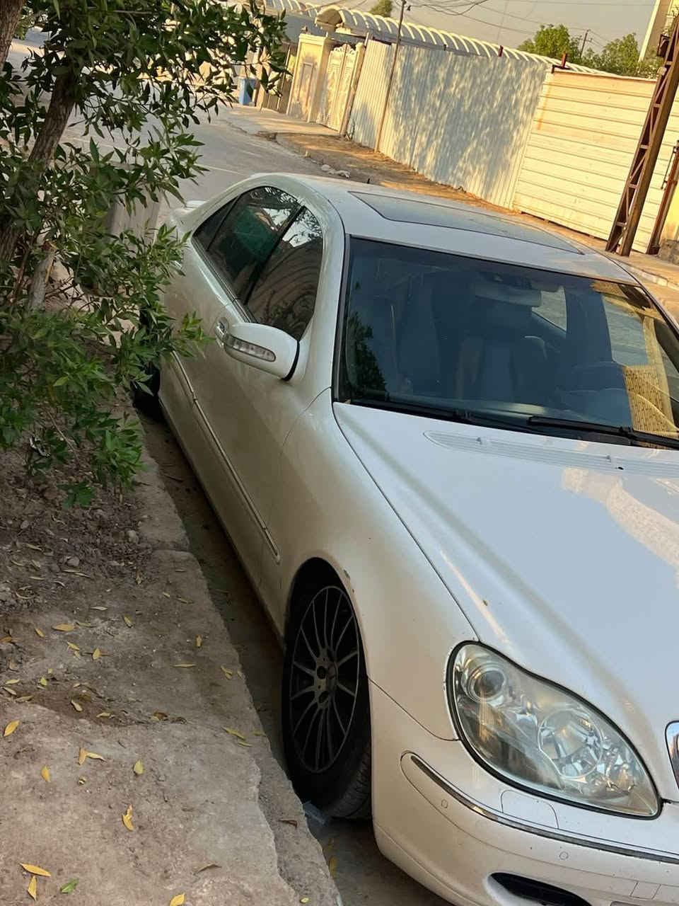 سلام عليكم للبيع او مراوس حسب القناعه
مارسدس غواصه s550 باب طويله
رقم سليمانيه بسمي تحويل ثاني يوم سياره كير مكينه جديده تبريد كله جديد خير من الله مواصفاته معروفه فول السياره غرفته نظيفه سياره  حداديته 50‎%‎  
بيه صبغ قطع أبيع حزام بدون حادث او قص 
للاستفسار ***********
السعر $ 128. وبيه مجال للشراي
