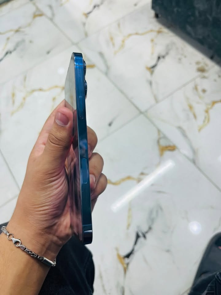 السلام عليكم جهاز أيفون ١٣ برو ماكس للبيع نضيف جدا أمريكي بطارية ٩٤ السعر ٧٢٥ وبي مجال العنوان بغداد الرشاد رقم ***********
