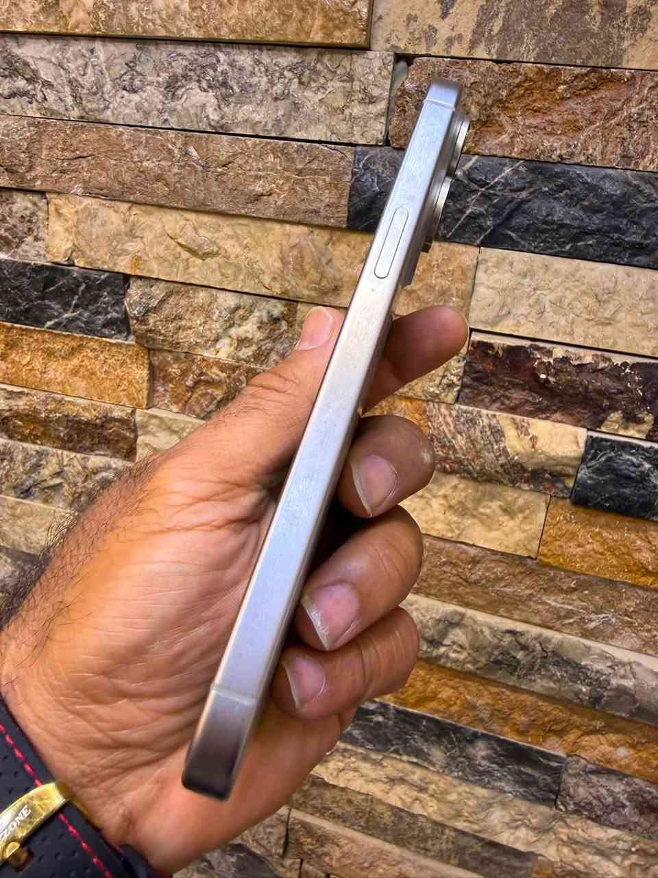 آيفون 15pro max 

مكاني بغداد 

الجهاز مثل ما بل صور بي كسر بل ظهر  

بطاريه 84

 
 900 الف مكاني بغداد 

التواصل واتساب ***********
