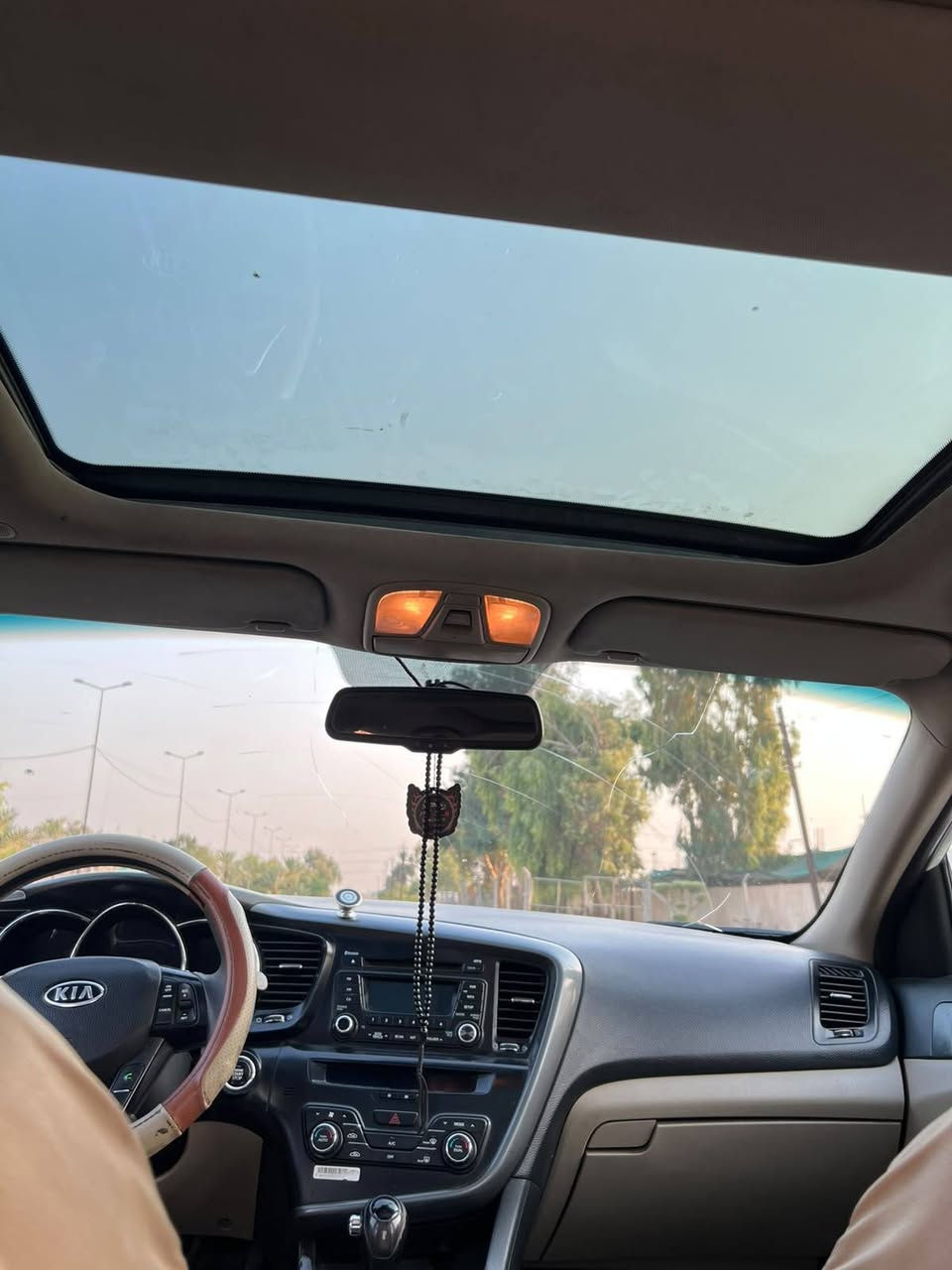 🚗 كيا أوبتيما 2012 (خليجي) - فول مواصفات 🚗
​تفاصيل السيارة:
• الموديل: 2012
• المواصفات: خليجي
• المحرك: 2000cc (كير ومحرك بشرط ونظافة ممتازة - خير من الله)
• التبريد: قطعتين ثلج ما شاء الله
• الملكية: باسمي السنوية، وشرط التحويل ثاني يوم 📝
​البودي والفرخة:
• بيها فقط جاملغ مبدل، والباقي نظيف.
​المواصفات والكماليات:
• بانوراما
• بصمة تشغيل وأبواب
• كشنات جلد
• حساسات خلفية
• تخم تاير جديد
​📍 المكان: بغداد
💵 السعر: 130 ورقة (13,000$) وفيها مجال بسيط للشراي الجاد

للتواصل ***********
