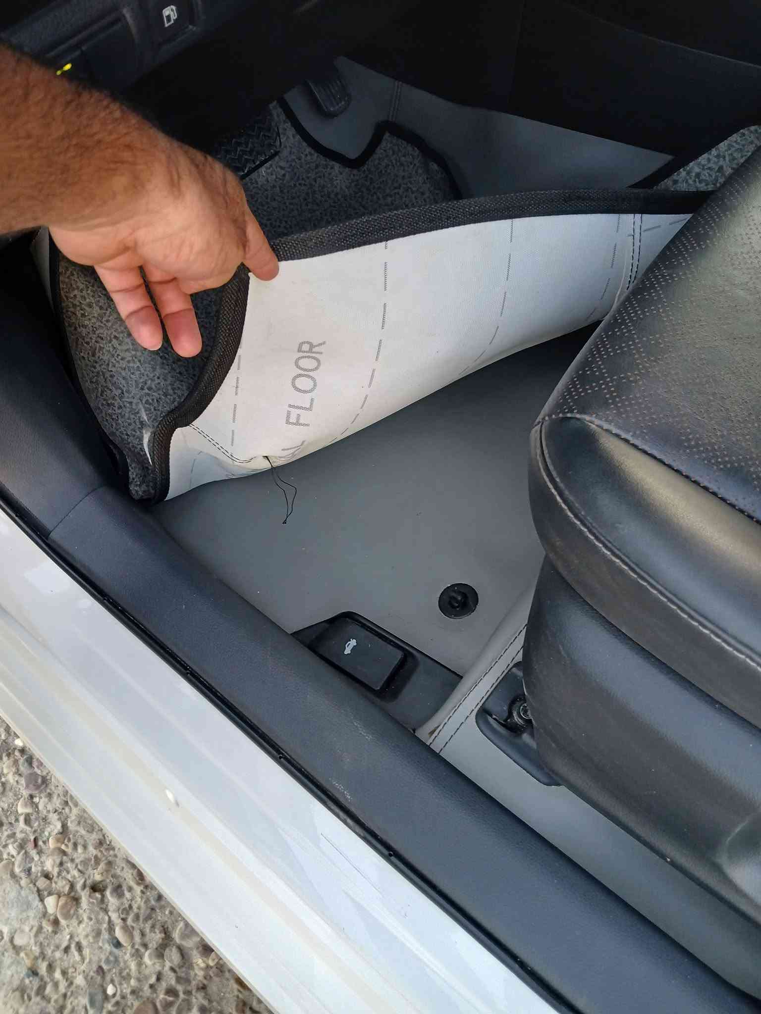 السلام عليكم للبيع كورلا هايبرد ٢٠٢٥ رقم بغداد شكل الخليجي مواصفات معروفه فول عدا الكشن كهرباء كفاله عامه فقط كرت بالدعاميه اثر شخط ماشيه ٦ الاف قابله للزياده ارضيه مغلفه جلد والصندوك مغلف تحويل مباشر مكاني الرمادي للاستفسار ***********

نص مكتوب في الصور:
- 38°C