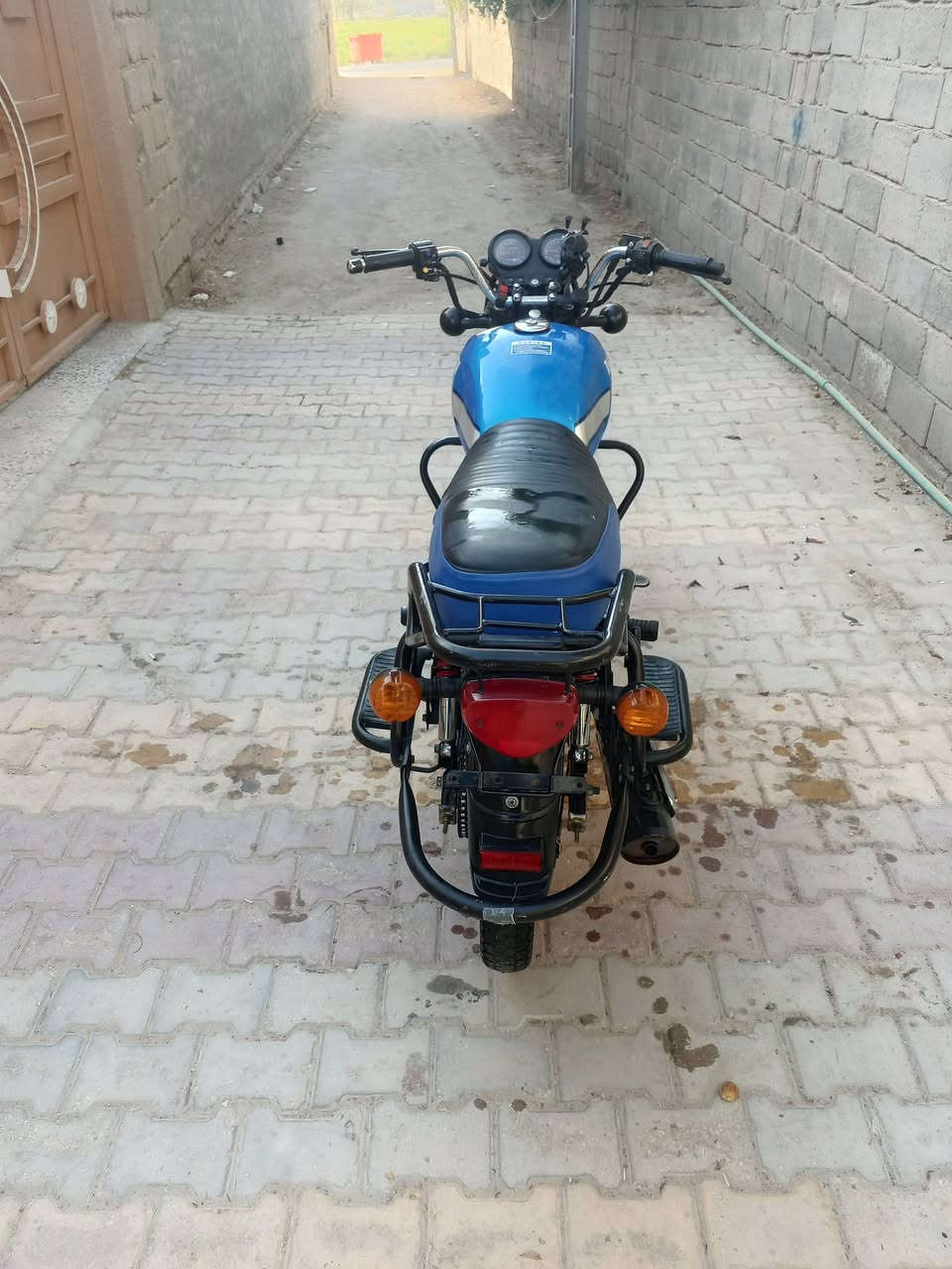 للبيع موديل 23 أوراق أصولي طالعه بل 24 من ابو سكينه
نظافته شوفت عينك دراجه جديده جاهزه كفاله عامه الشراي يتصل مكاني كربلاء الاتصال فقط خاص ماعندي ***********
