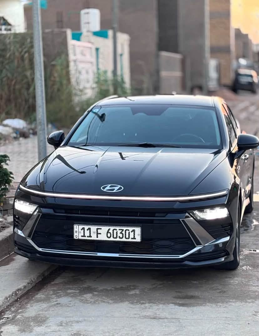 السلام عليكم اخوان للبيع  سوناتا 2024 وارد كوري غاز اصل خط واحد مكفوله كفاله عامه سونارات ثنين مرفق ب منشور السياره بدون ثقوب ب قماره ولا فتحه داخل ممشتغله خط نهائيا استخدام شخصي ماشيه 115 الف حقيقي لون اسود الملكي حره رقم بغداد باسمي شخصيا 
الموصفات 
🔴كشنات جلد تدفئه 
كشن كهرباء 
ستيرن تدفئه 
بصمه دخول ذكي تشغيل عن بعد 
جام 4 اوتو جنطه اوتو 
اشاير ب مري مري شفط مري قلاب ع R لايتات عدسات LED 
اوتو هولد درايف مود 
هاند بريك بصمه 
حساسات امامي خلفي 
كأمره دواره 
أناره اماميه خلفيه فول LED 
وبعد هواي موصفات معروفه مواصفات الكوري فول 
🔴السياره ما بيه اي ملاحظه حت دهن جديد ماشي عليه اقل ال 500 كيلو وبدون اي ملاحظه 
السعر 195 وبيهه مجال 
***********
