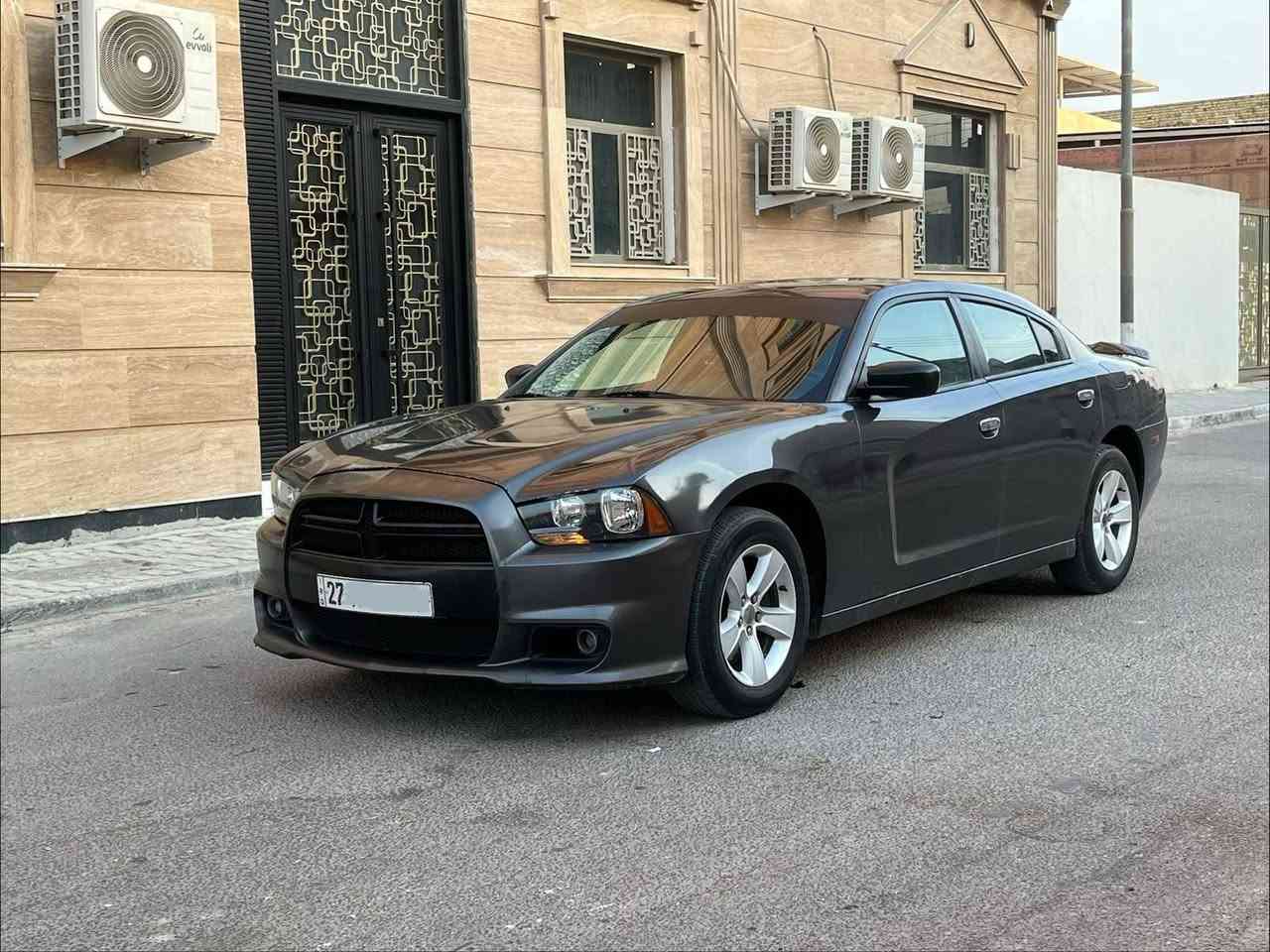 سلام عليكم من رخصه الادمن البيع (جارجر SXTموديل 2014 اصل اصل رقم ذيقار جديد تحويل مباشر  وسنويه وهزه جديده سياره وارد كندي داخله كفاله بدون ظرر وهنا بلعراق بيه مكانات صبغ سياره مكفوله من صبغ عام والحزام سياره جاهزه من كلشي انشالله مكينه اوكير وكسل خير من الله 
مواصفات السياره 
١_ مكينه وكير جدد(3600) 
٢_تبريد امامي خلفي ثلج 
٣_تخم تاير نظيف 
باقي مواصفات السياره معروفه سياره جاهزه من كلشي السعر (135) اوبيهه مجال انشالله للطيبين الشراي يتصل وبلخدمه ومكاني البصره الهوير (***********)
