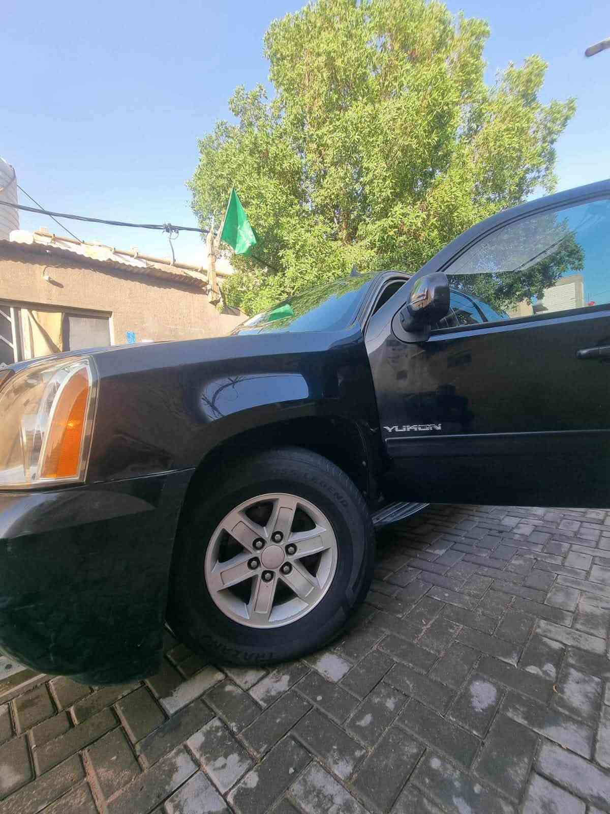 سلام عليكم 
ادوات ادوات ادوات سياره جمسي للبيع موديل 12 سياره حلوه وجاهزه ونضيفه بل واقح احله من الصوره بيه كصه قماره بس والباقي كفاله محرك 3500 مكان بصره حيانيه الرقم ***********
