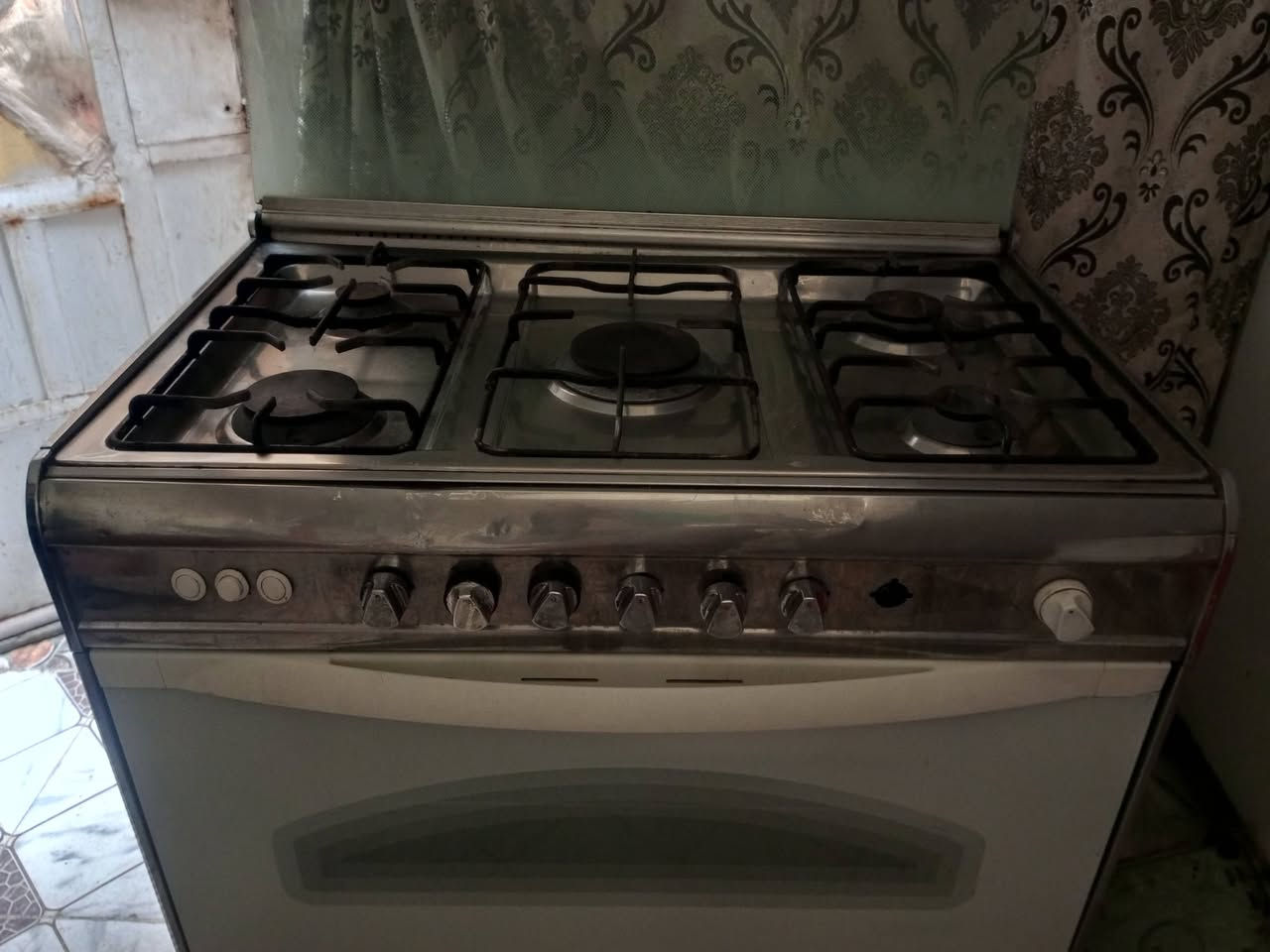 طباخ • نظيف • شغال
