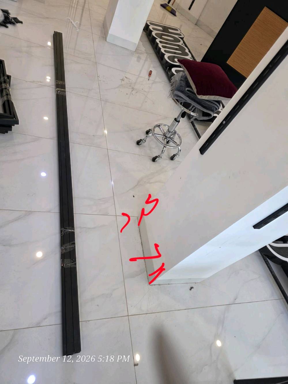 ديكورات محلات تجارية للبيع مستعمل نظيف جدا 
( تعلاقات ، شوكات، رفوف وسكك 
العدد المتوفر مكتوب في كل صورة
للتواصل والسعر *********** واتس اب
