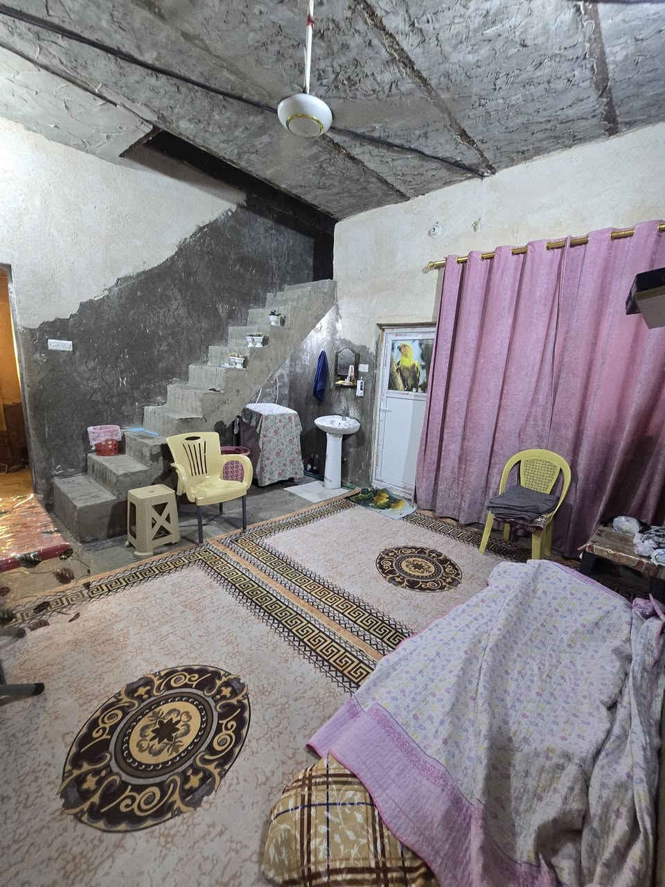 بيت لبيع بشارع المطار الجديد بشارع اسواق فدك المساحه ١٠٠متر يحتوي على غرفه وصالالت ٢ ومطبخ وصحيات السعر ١٤ مليون الساس كونكريت البناء بلوك السكف عكاده البيت عايز شغل للستفسار ***********مكتب بركات ام البنين قرب مثلجات سنبله
