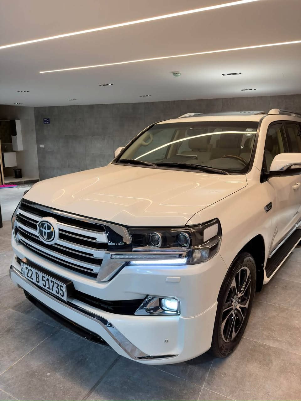 لاندكروزر V8 • ٢٠١٨ • ٩٨٠٠٠ كم