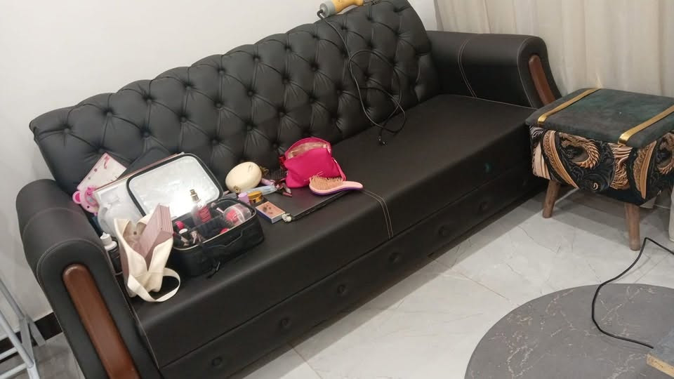 تخم قنفات جلد 10 مقاعد 
الغزالية 
السعر 750 الف نظافه 98‎%‎ 
***********
