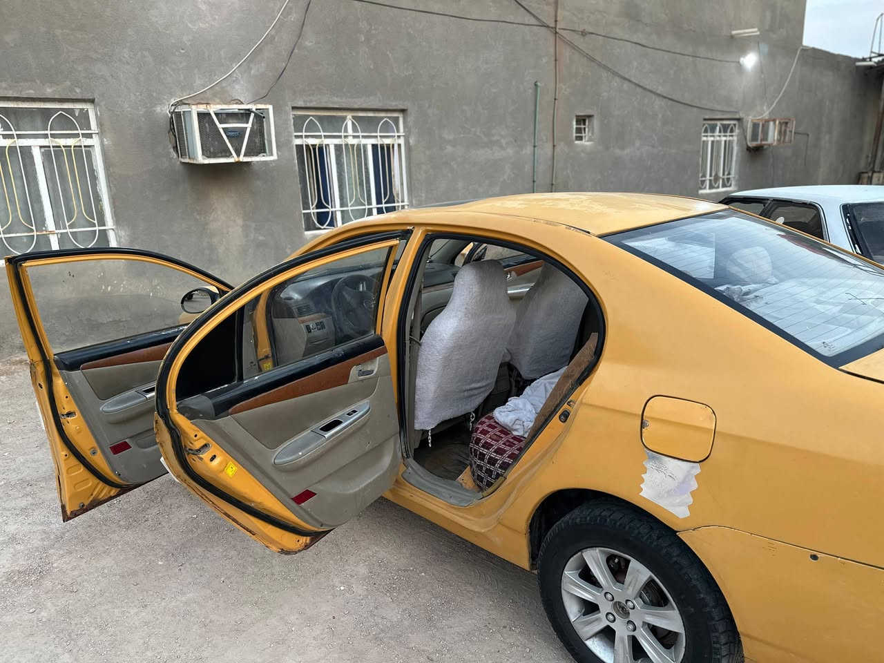 ليفان للبيع موديل ١٣ سياره جاهزه سعر  ٢٢ بيها مجال سنويه الى ٣١ رقم نكليزي عنوان سماوه قضاء المجد رقم تليفون *********** ابو عباس
