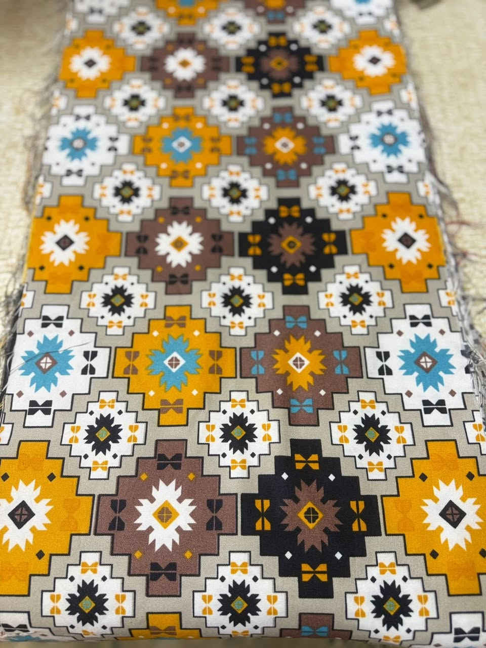 السلام عليكم 
وصول همايون اماراتي درجه اولى 
الطول ٥٠ متر 
العرض ٢٤٠ 
علي قيصر الشويلي 
***********
واتساب
