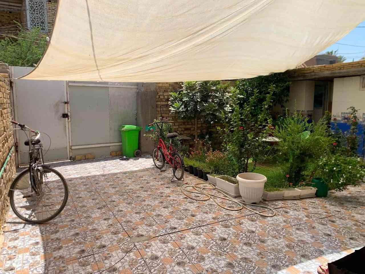 🏡 دار للبيع – موقع مميز المساحة: 250 م² طابو زراعي (سند 25) البناء: حديث، طابوق مع كونكريت مسلح، وسقف كونكريت مسلح للطابقين.
🔹 الموقع: المدحتية على ربيانه، في الفرع المقابل لوعد القصاب.
مواصفات الدار:
🏠 الطابق الأول: استقبال كبير و صالة واسعة مع مطبخ و غرفتان
🏠 الطابق الثاني: غرفتان صالة (قيد الإنشاء)
* صحيات داخلية وخارجية
✅ الخدمات متوفرة بالكامل: ماء و كهرباء و شارع صب
💰 السعر: 145 مليون دينار عراقي قابل للتفاوض.
📞 للاستفسار: ***********
