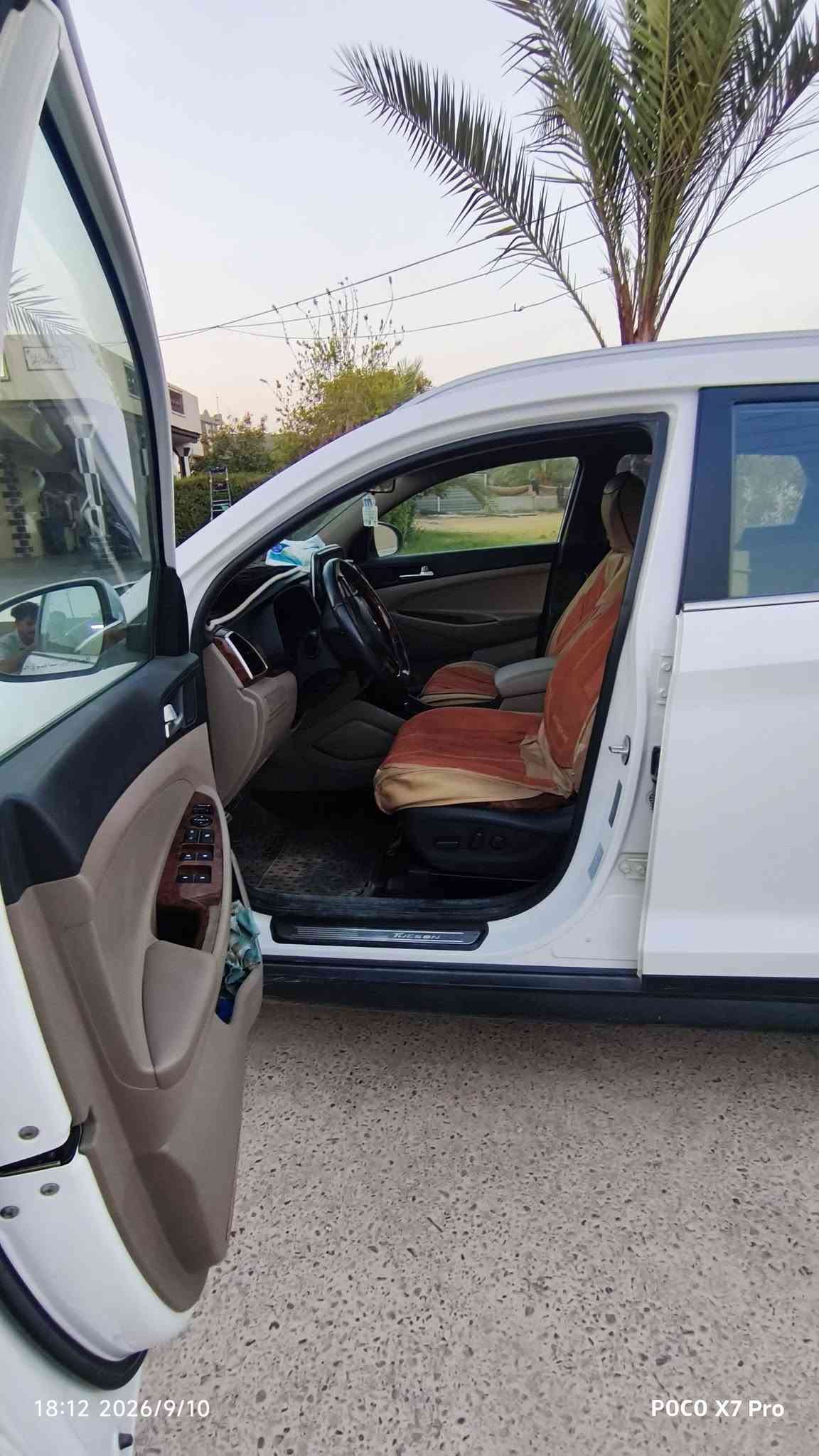 السلام عليكم
🚘 هيونداي توكسان 2020 خليجي 
ماشية 84الف كم 
صور السونار مرفقة 
رقم بغداد دولي تحويل مباشر
🔹 بصمة تشغيل
🔹كراسي امامي كهرباء 
🔹 بصمة أبواب
🔹 شاشة
🔹 كاميرا خلفية
🔹 حساسات خلفية
🔹 تحكم ستيرن
🔹 كروز كنترول
🔹 لايت LED
🔹 مانع انزلاق
🔹 داخل بيجي 
🔹 بلوجكتر 
🔹 مود درايف
🔹 بلوتوث + USB
🔹 ويل كب 
🔹 قطعتين تبريد 
🔹 محرك 2000 دوش 
🔹 اشاير مري 
🔹مري شفط
🔹 فل مواصفات عدا البانوراما 
شباك لكزز لد
السعر 187 وبية مجال بسيط جدا
مكفوله من الصبغ والتبديل والبارد 
📞 للتواصل والاستفسار:
***********🔵
