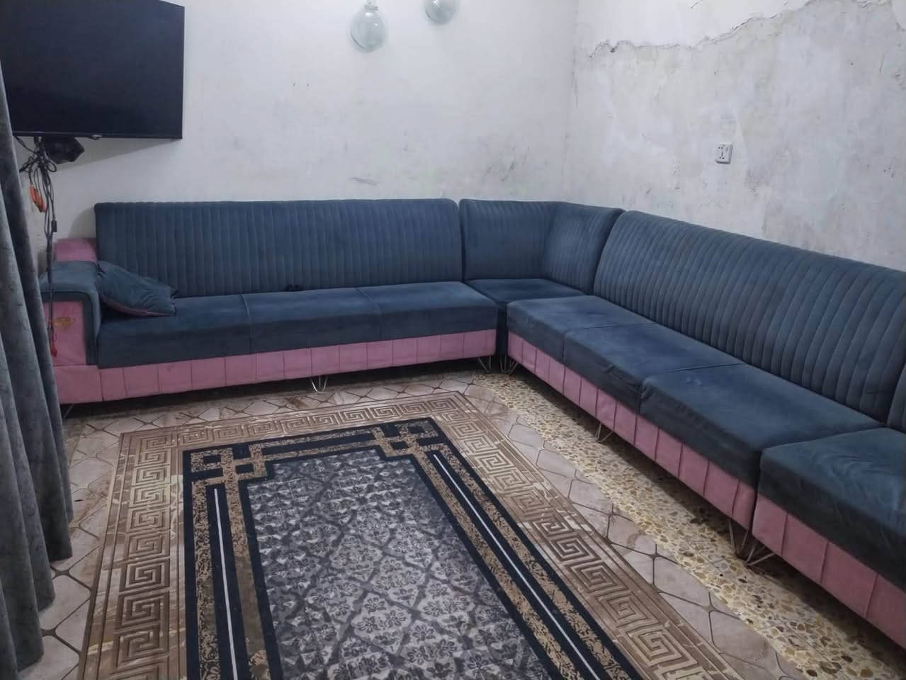 ديوان ١٠ مقاعد • مرايا وميز • بغداد الحريه