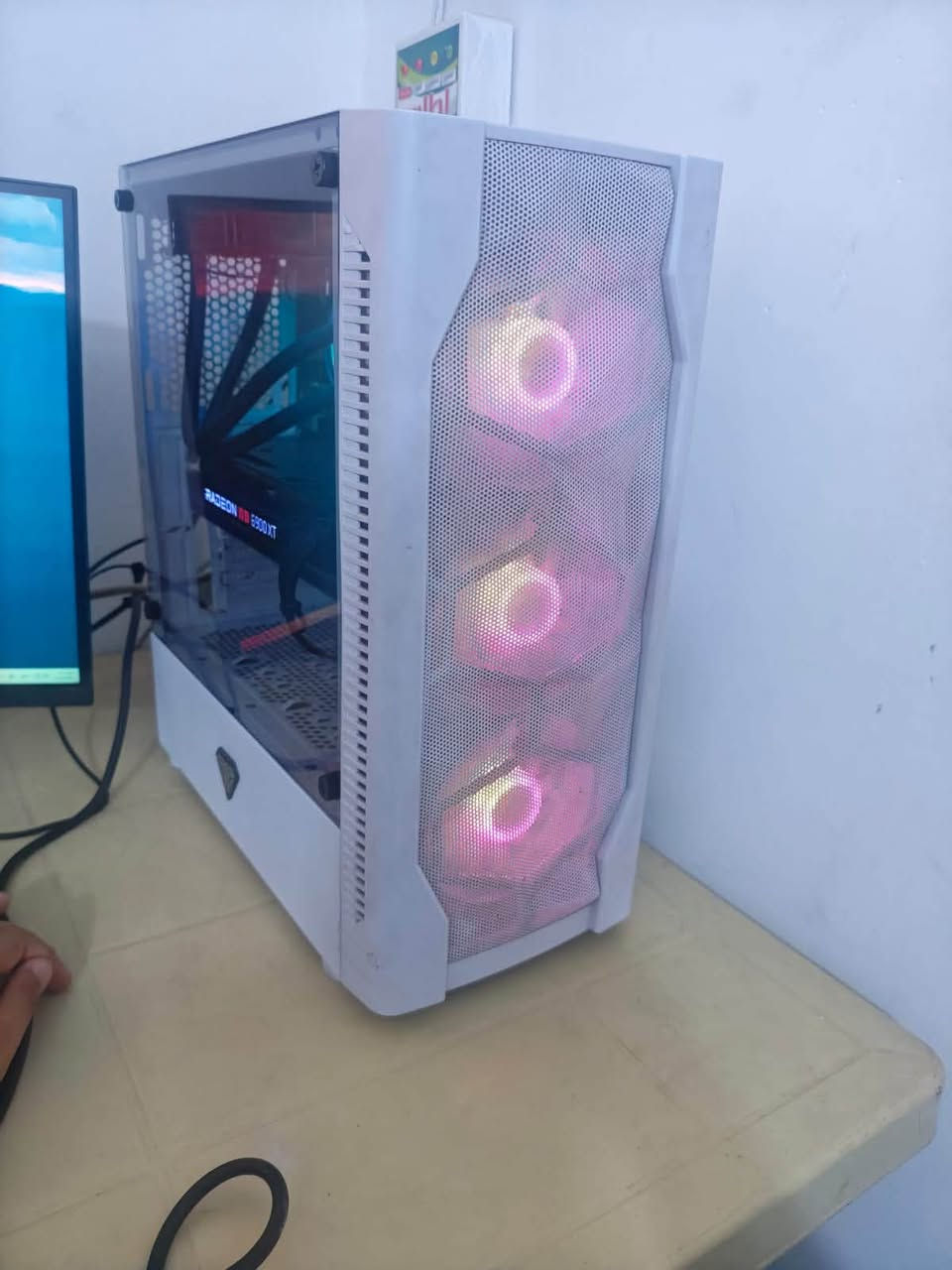 السلام عليكم تجميعه للبيع للشراي فقط والميعرف بل اسعار ليدخلي ♥️
المواصفات:

* GPU: XFX RX 6900 XT 16GB
* CPU: Intel Core i5-12400F
* RAM: 32GB DDR4 3200MHz
* Power supply 750W 80+ Gold
* NVMe SSD 2T + 1TB 
السعر 1650 وبيهه مجال 
للتواصل واتساب ***********
