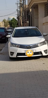 كورلا 2015 خليجي لون ابيض محرك 2000 كبير المرغوب  بصمه اصليه  كير اوتو...