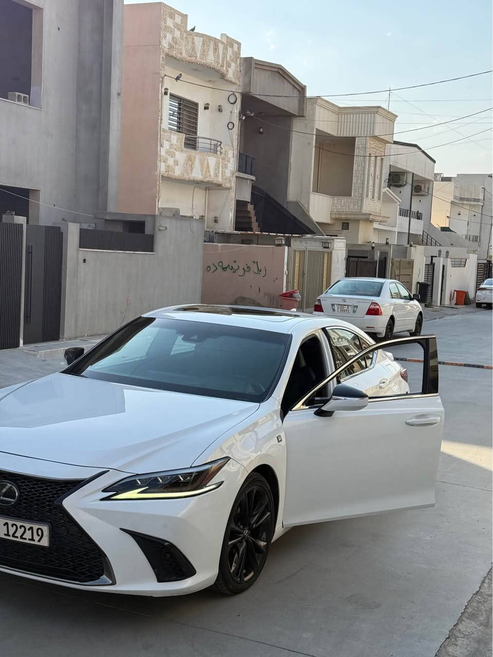 Lexus es350 v6 F sport 2019 
فوول مواسەفات لە مۆدێلی خۆی 
بێ سبوغە بەس یەک تەعدیلی هەیە و بۆنیتی سبوغ ئەستورە 
یەک دینار مەسروفی تێدانیە ١٣٨ هەزار کیلۆ ڕۆییە
ڕاداری ئاوێنە 
ڕاداری پشتی
ڕاداری خەتی جادە 
ئۆتۆ فول
حەساسی پێش 
حەساسی پاش 
کوشن سار 
کوشن گەرم
پەردەی دواوە
سوکان هیتەر
تەبرید مەرکەزی 
گێج جولاو 
گێج کامل ئەلیکترۆنی 
لایت دەسوڕێ لەگەر سوکان 
سلاید 
ئیکۆ-نۆڕماڵ-کۆمفۆرت-سپۆڕت-سپۆڕت پڵاس
لیگزز لەمە جوانتر لە مۆدێلی خۆی زۆر کەمە وە سەیارەکە زۆۆۆر جوانە لە ڕەسم چەند جوانە لە واقیع دەهێندە جوانترە 
ئەوەی ویستی با تەلەفون بکا 
***********
***********
واتسئاپ أربيل, العراق
