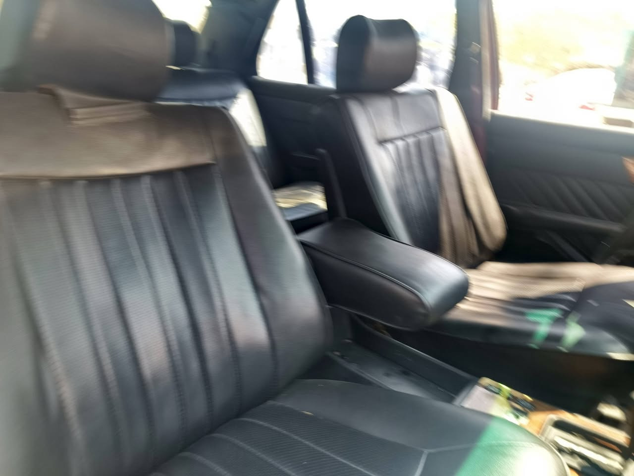 السلام عليكم سياره مارسدس جامبو  للبيع
560SEL
محرك عنكبوت ابلادي 

كشنات جلد

فتحه سقف

صبغ عام جماليه

السياره جاهزه بس الجنايه ايعرفوهن 

السعر 75 قفل 

الاستفسار ***********
